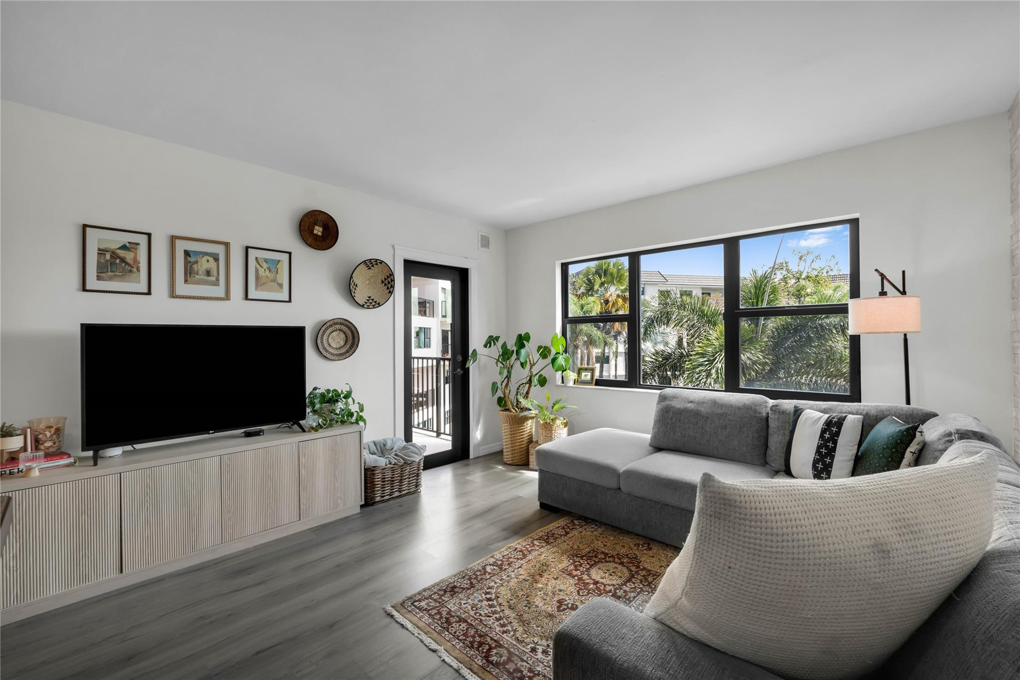 1000 River Reach #302