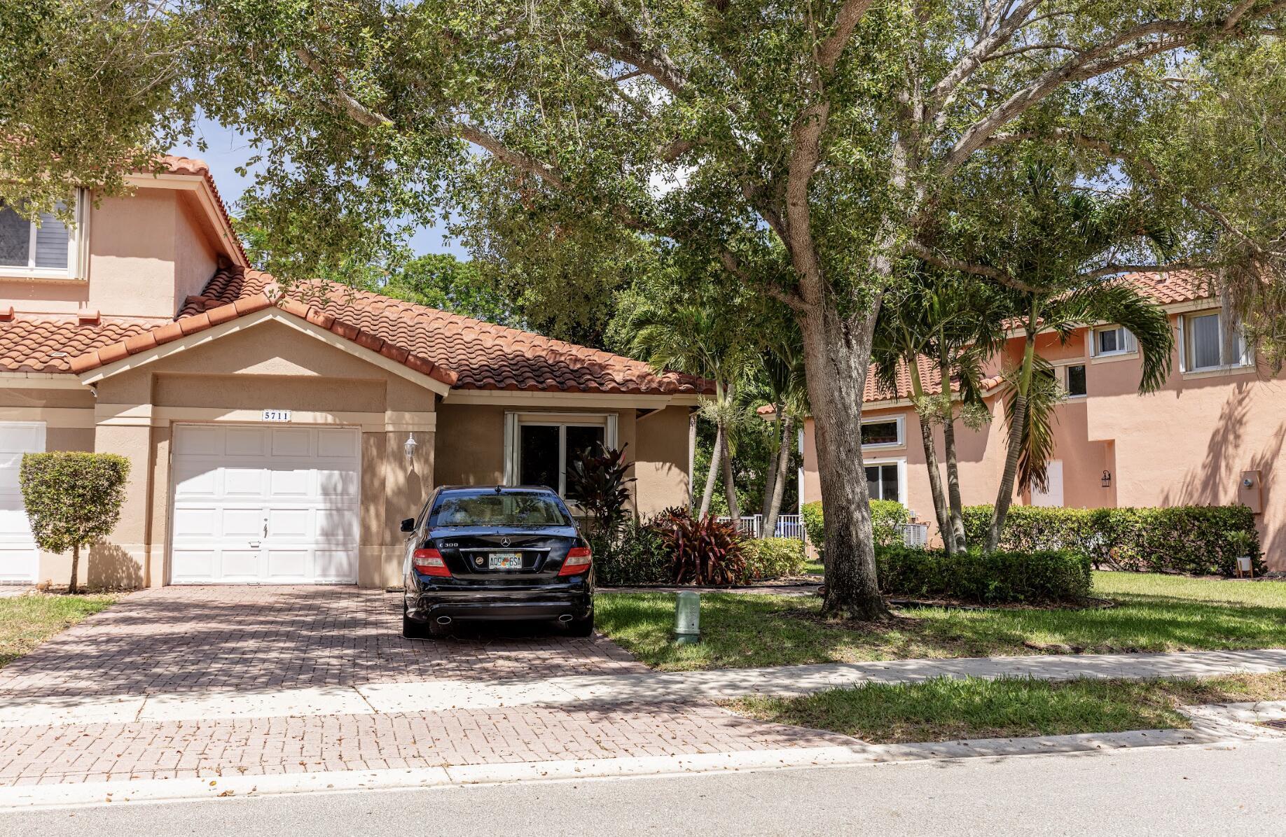 5711 NW 125th Ave