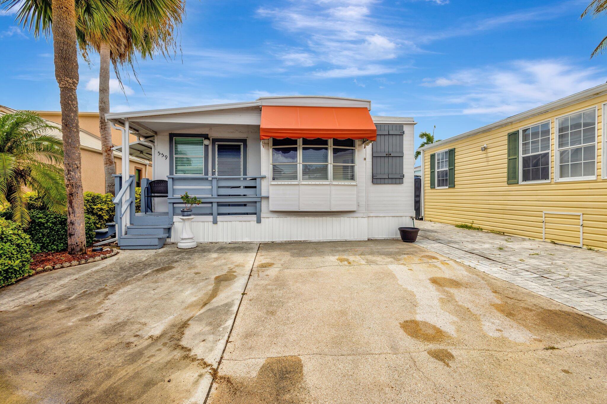 559 Nettles Blvd