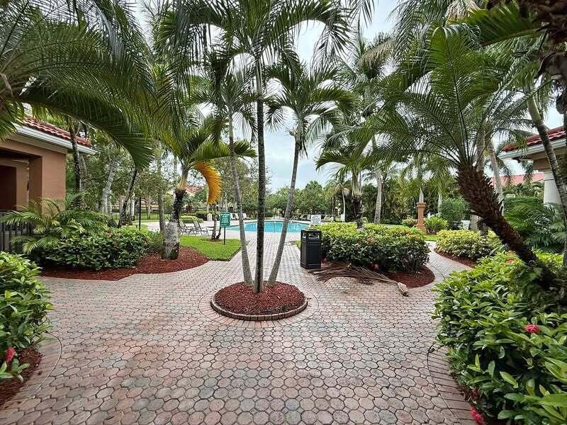 10276 Fox Trl Rd S #110