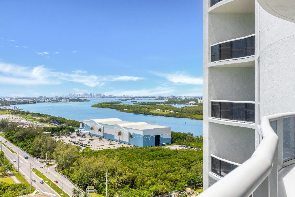 image Tdr Tower Iii Condo32