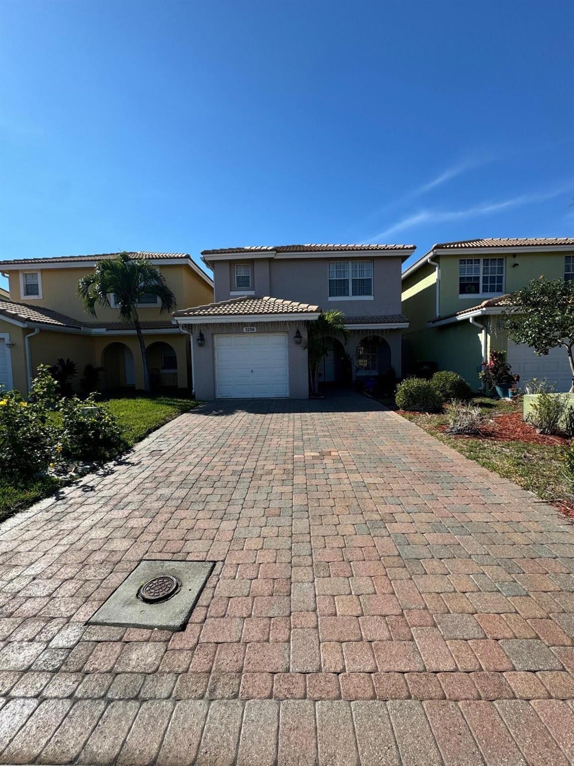 3256 Commodore Ct