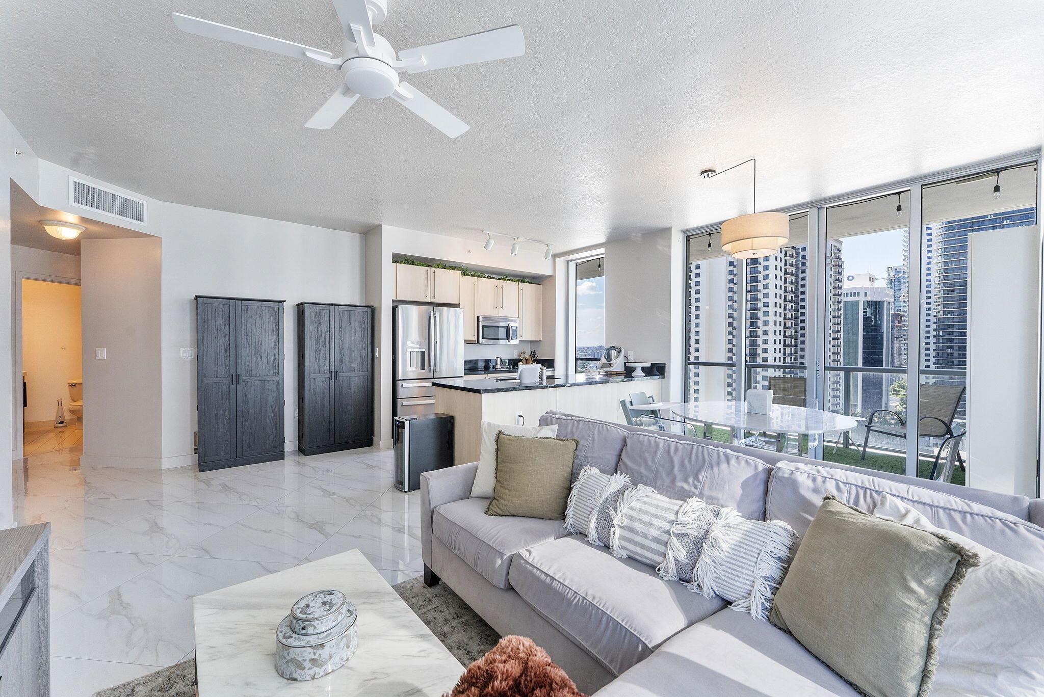 image The Axis On Brickell Ii C9