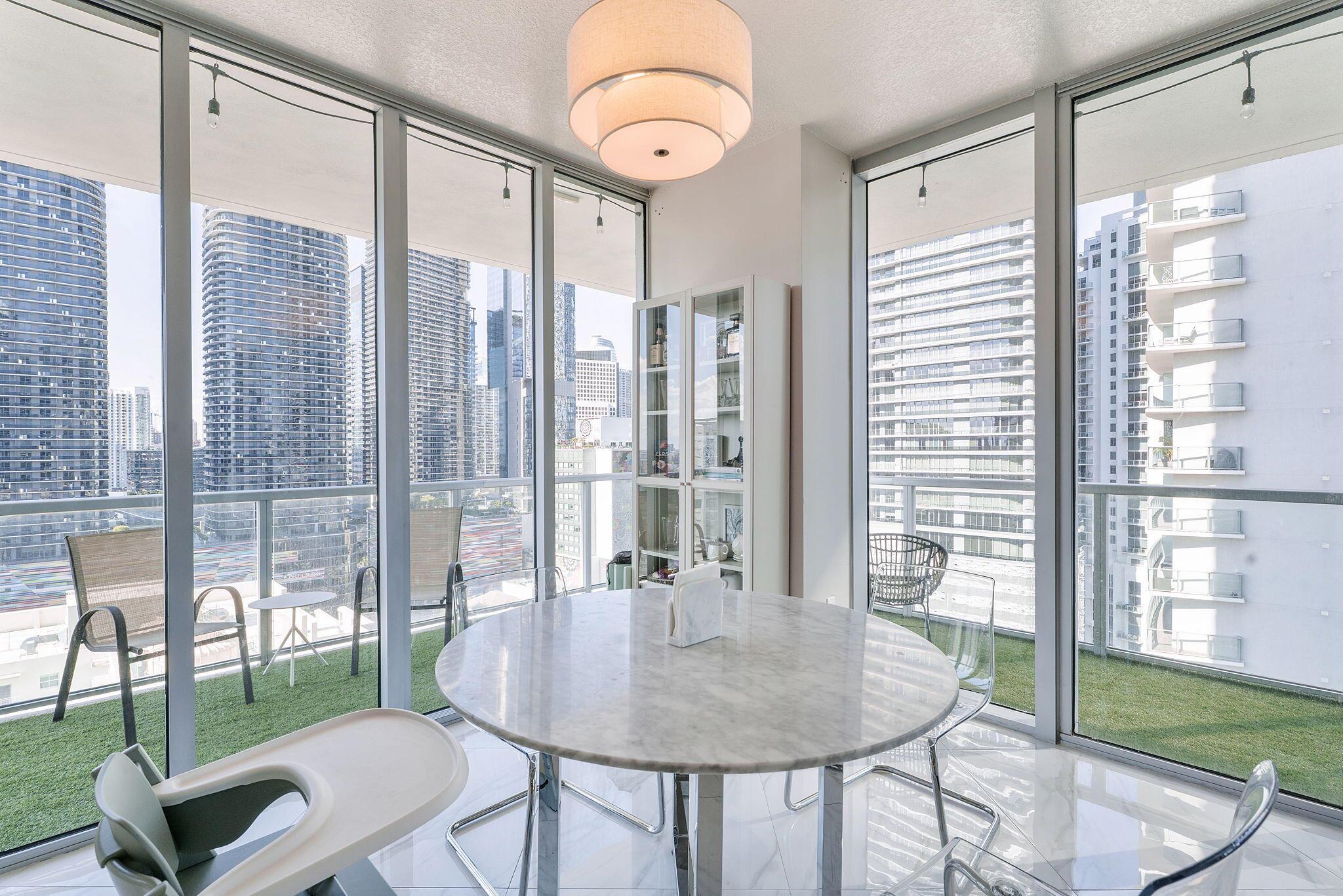 image The Axis On Brickell Ii C10