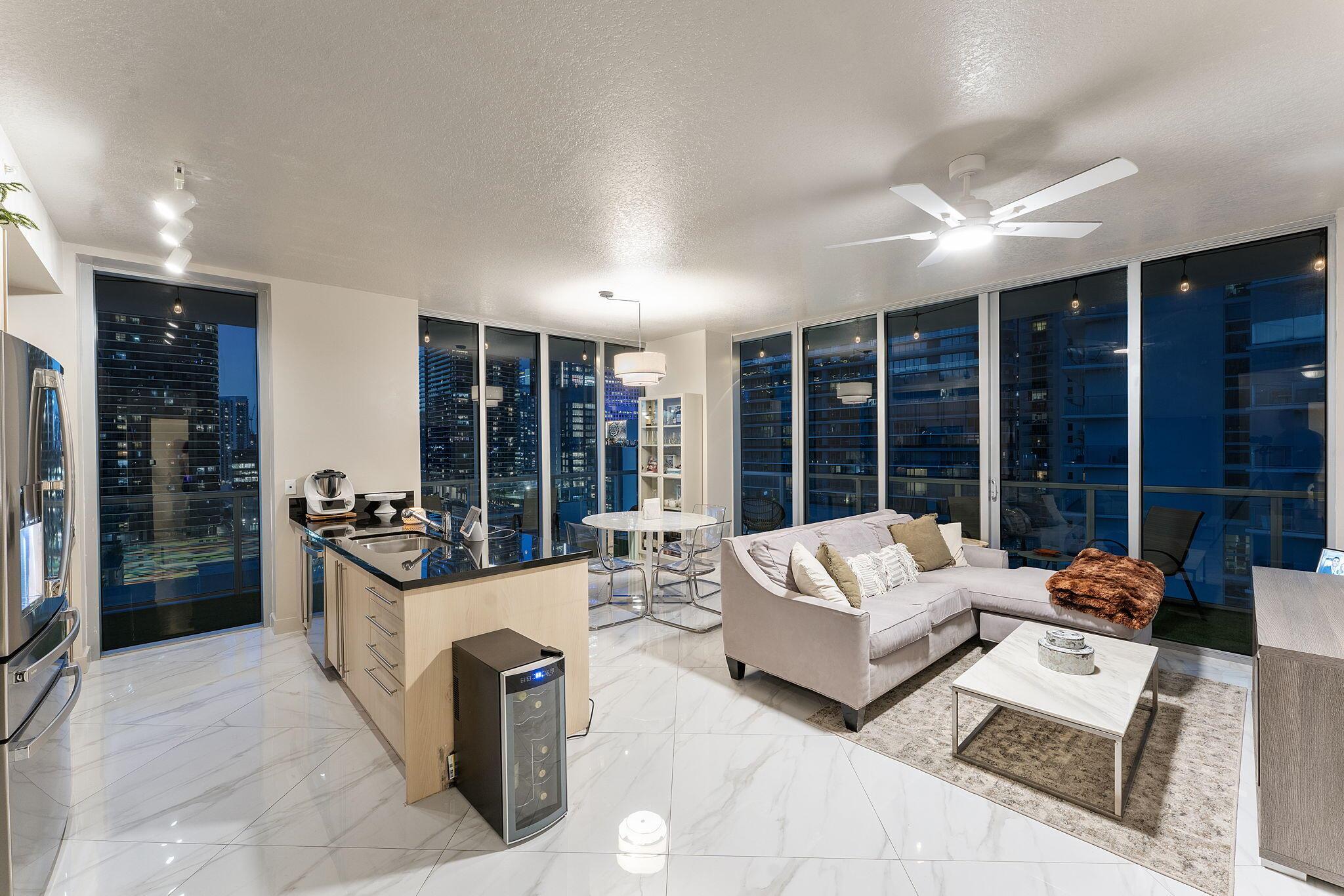 image The Axis On Brickell Ii C12