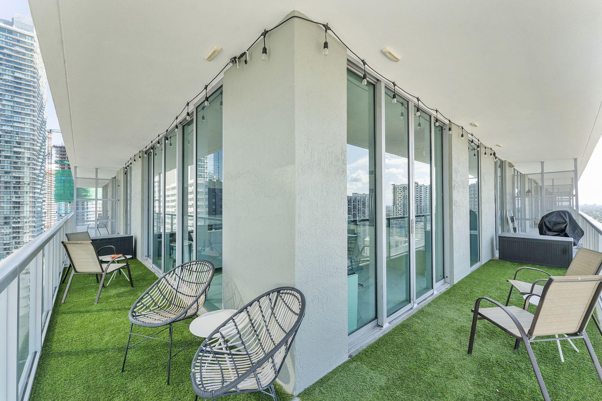 image The Axis On Brickell Ii C13