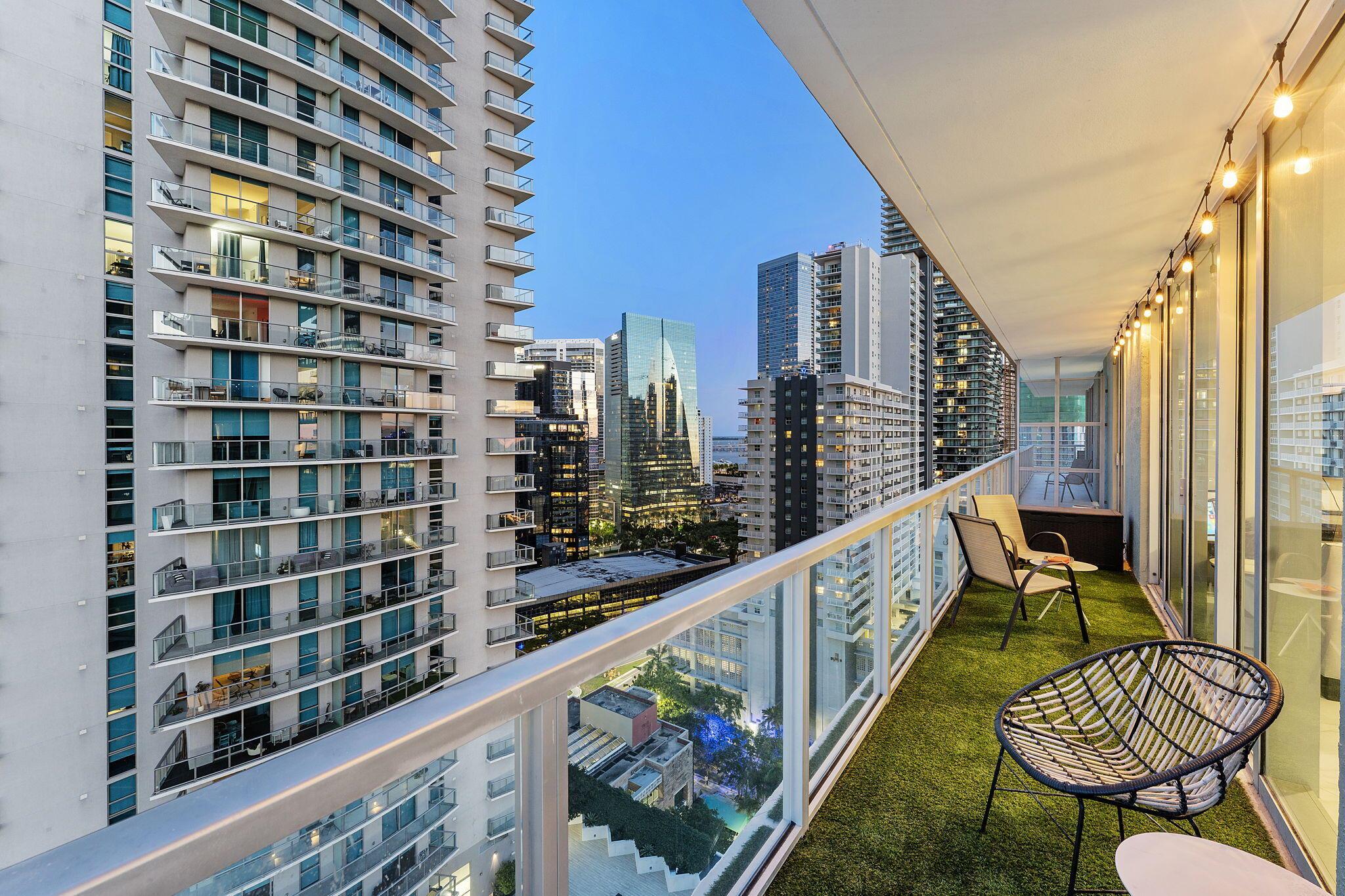 image The Axis On Brickell Ii C14
