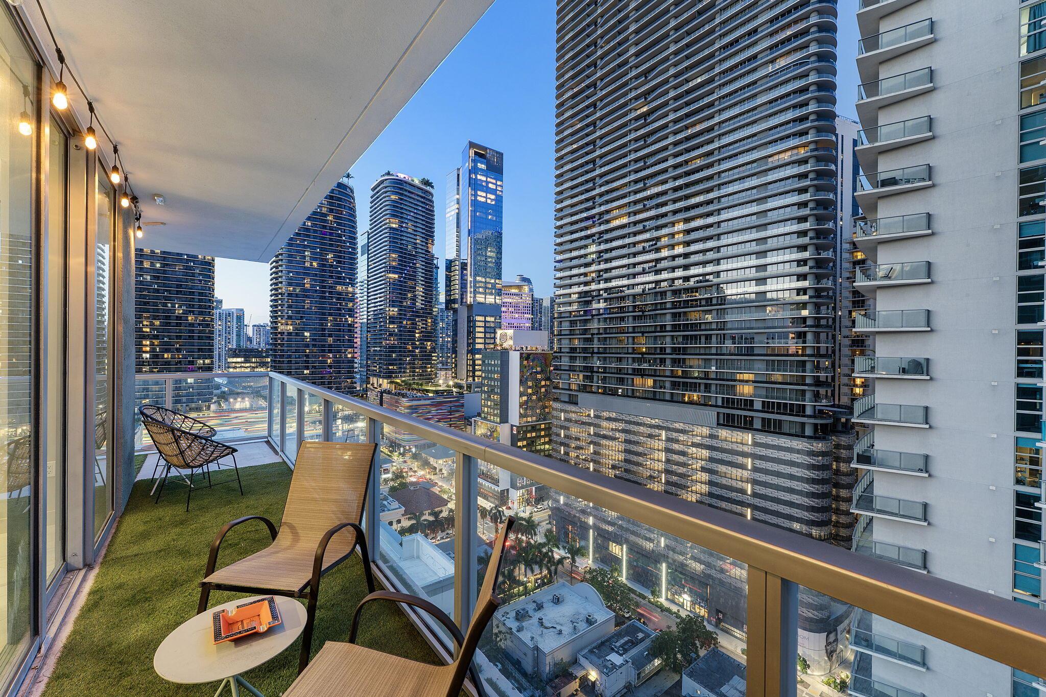 image The Axis On Brickell Ii C15