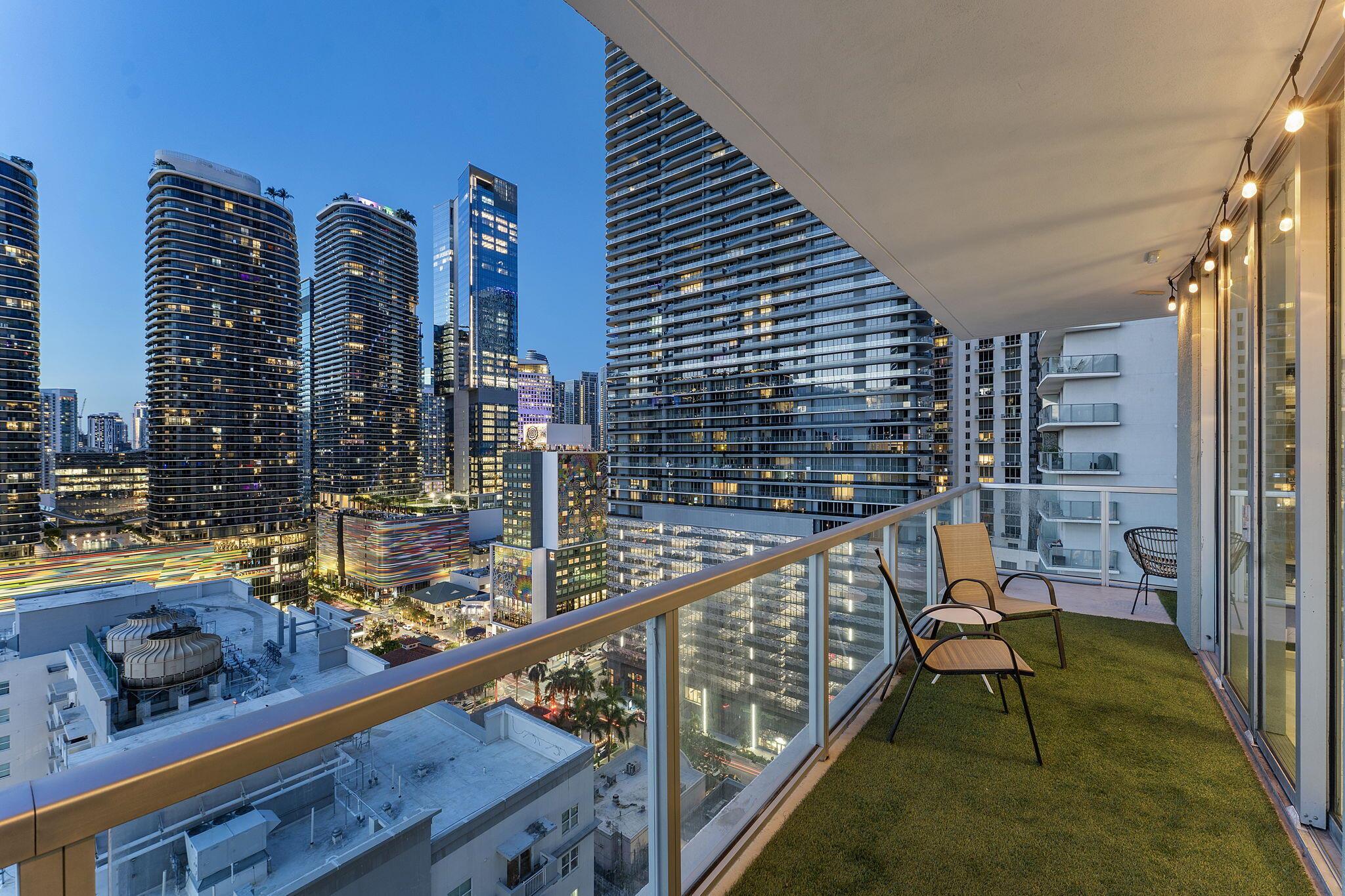 image The Axis On Brickell Ii C17