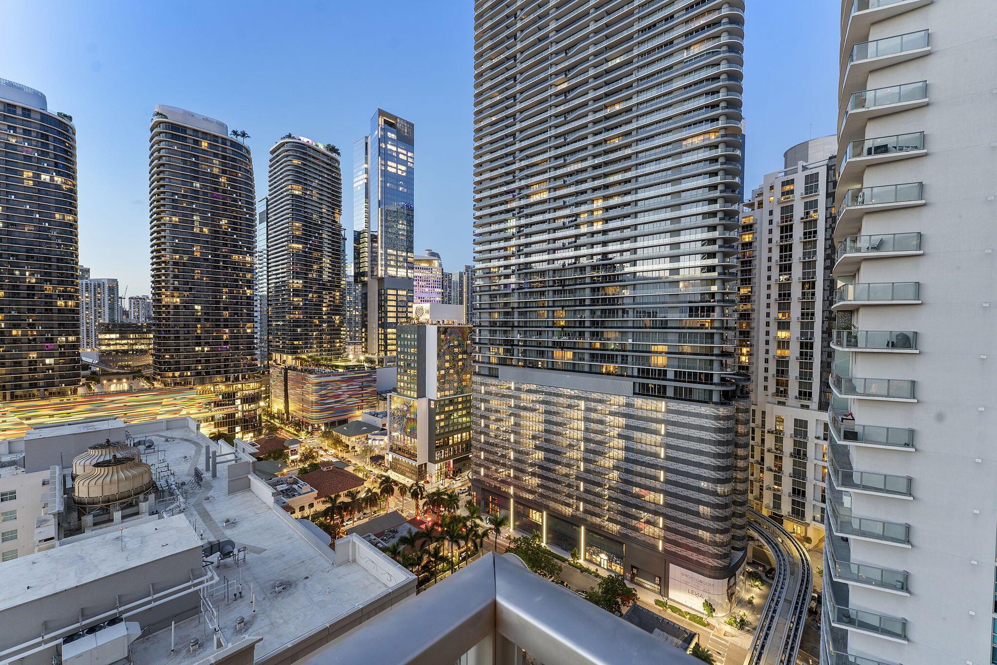 image The Axis On Brickell Ii C18
