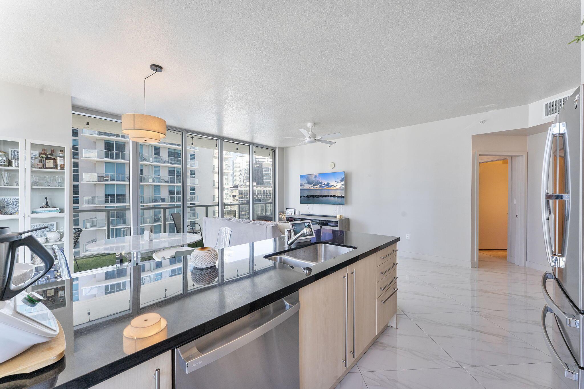image The Axis On Brickell Ii C2