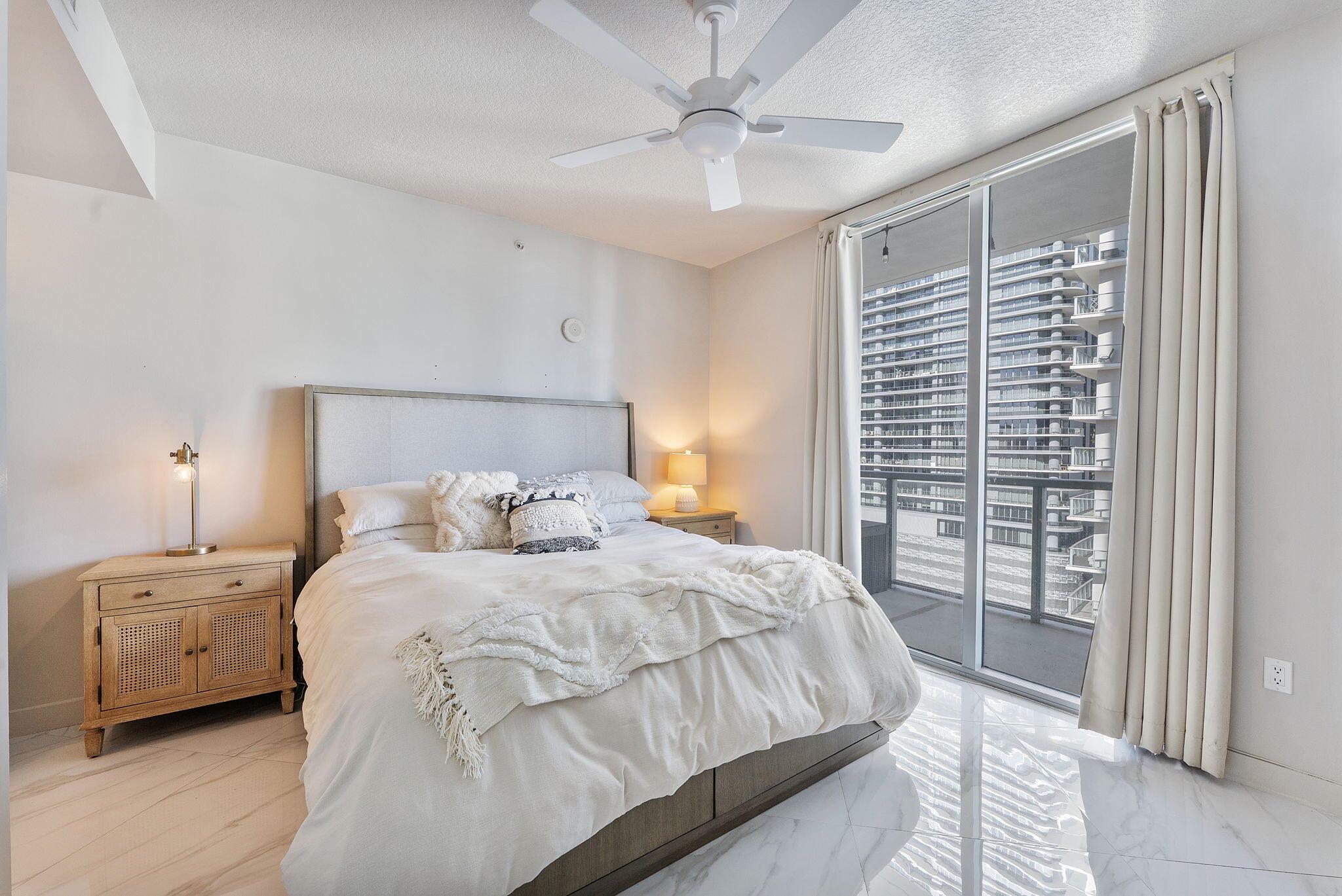 image The Axis On Brickell Ii C31