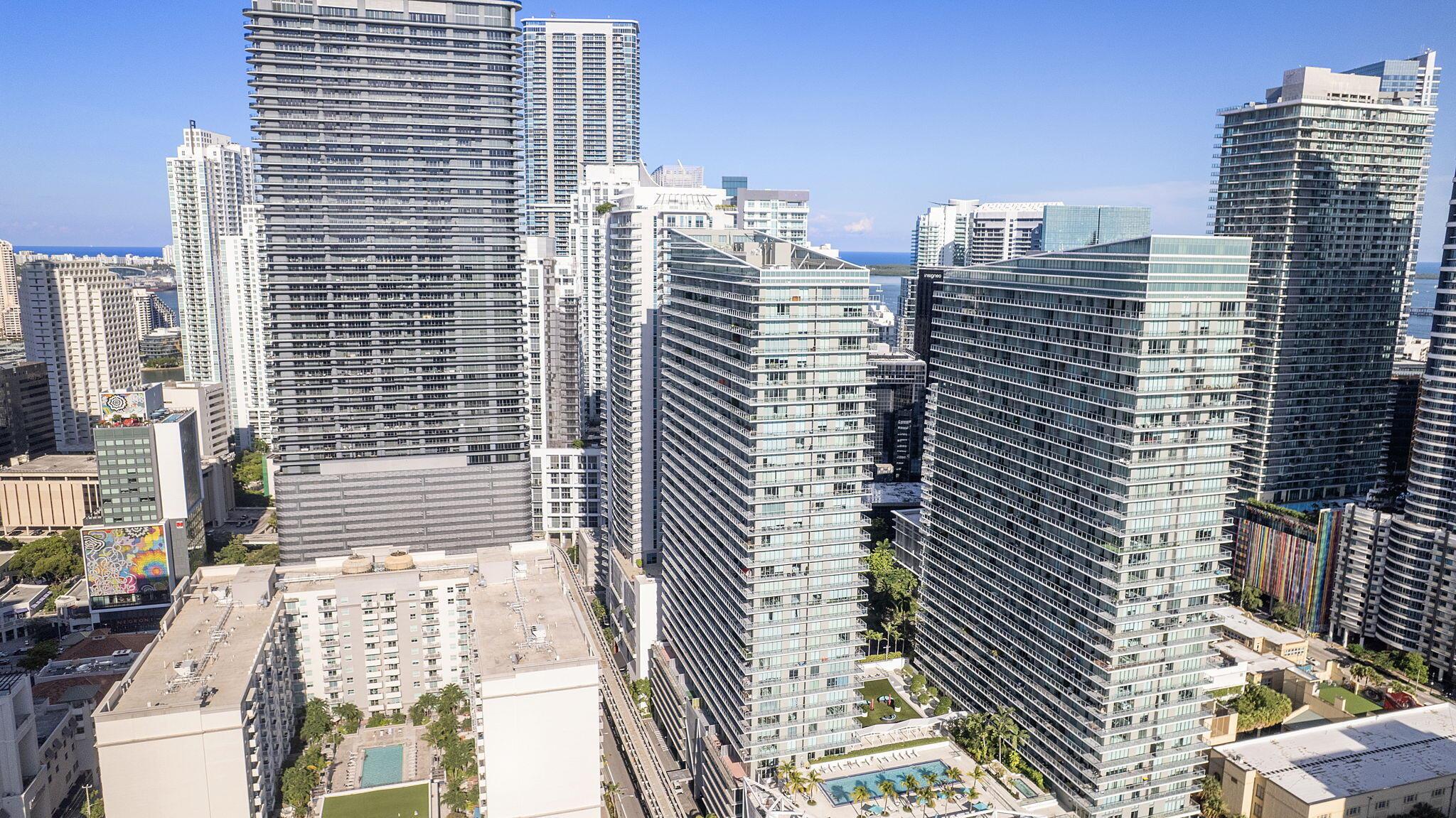image The Axis On Brickell Ii C32