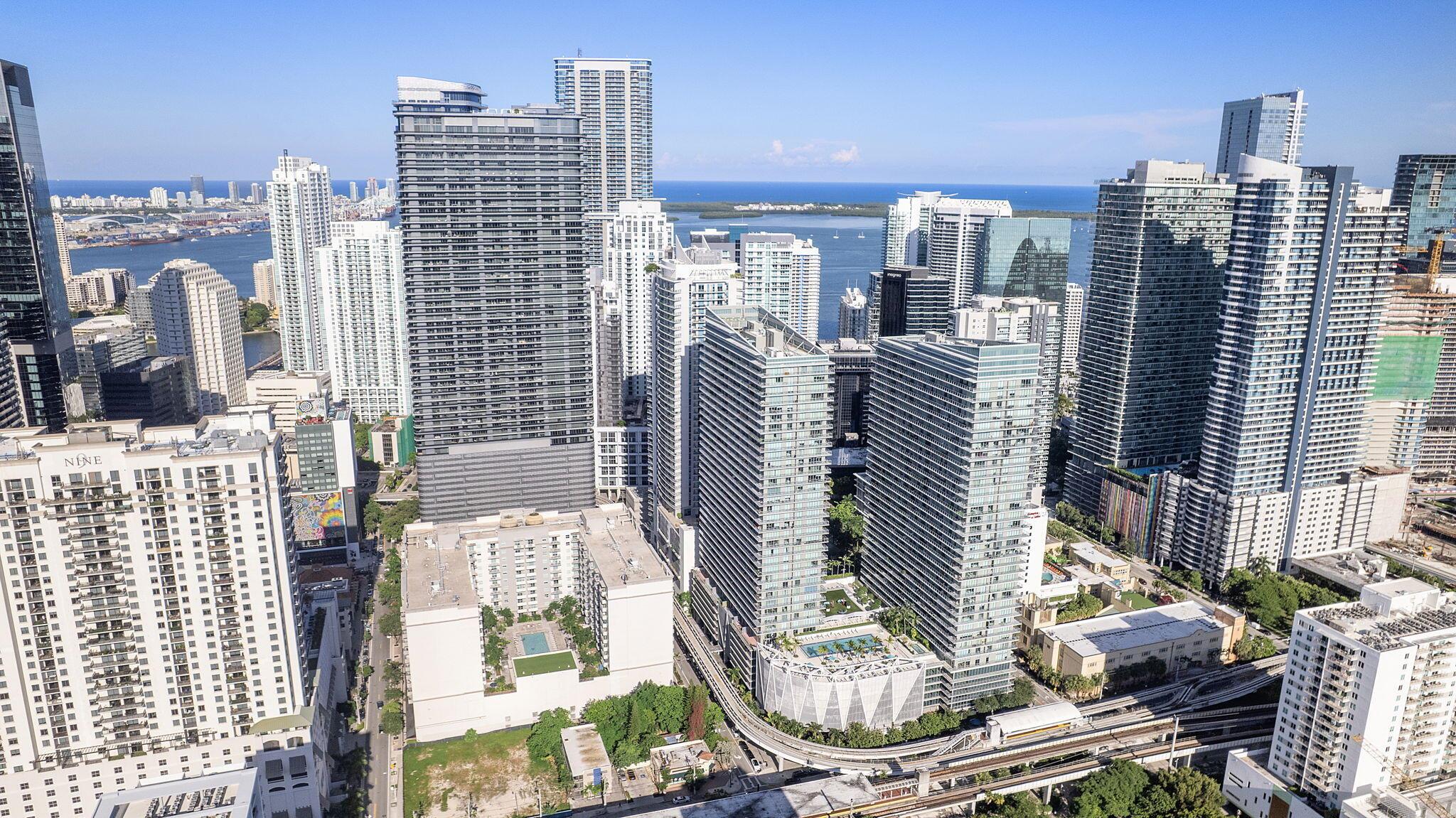 image The Axis On Brickell Ii C34