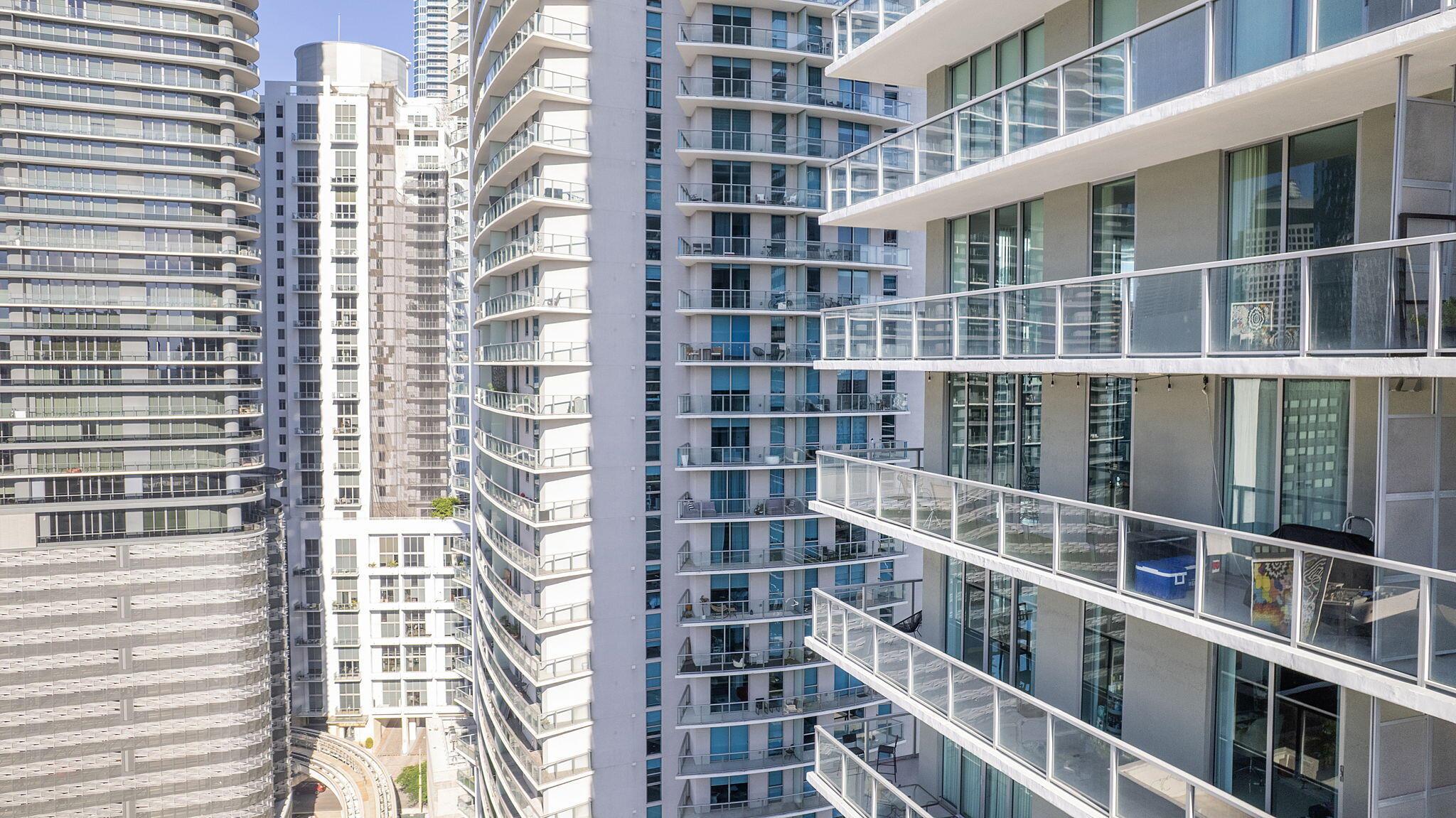 image The Axis On Brickell Ii C37