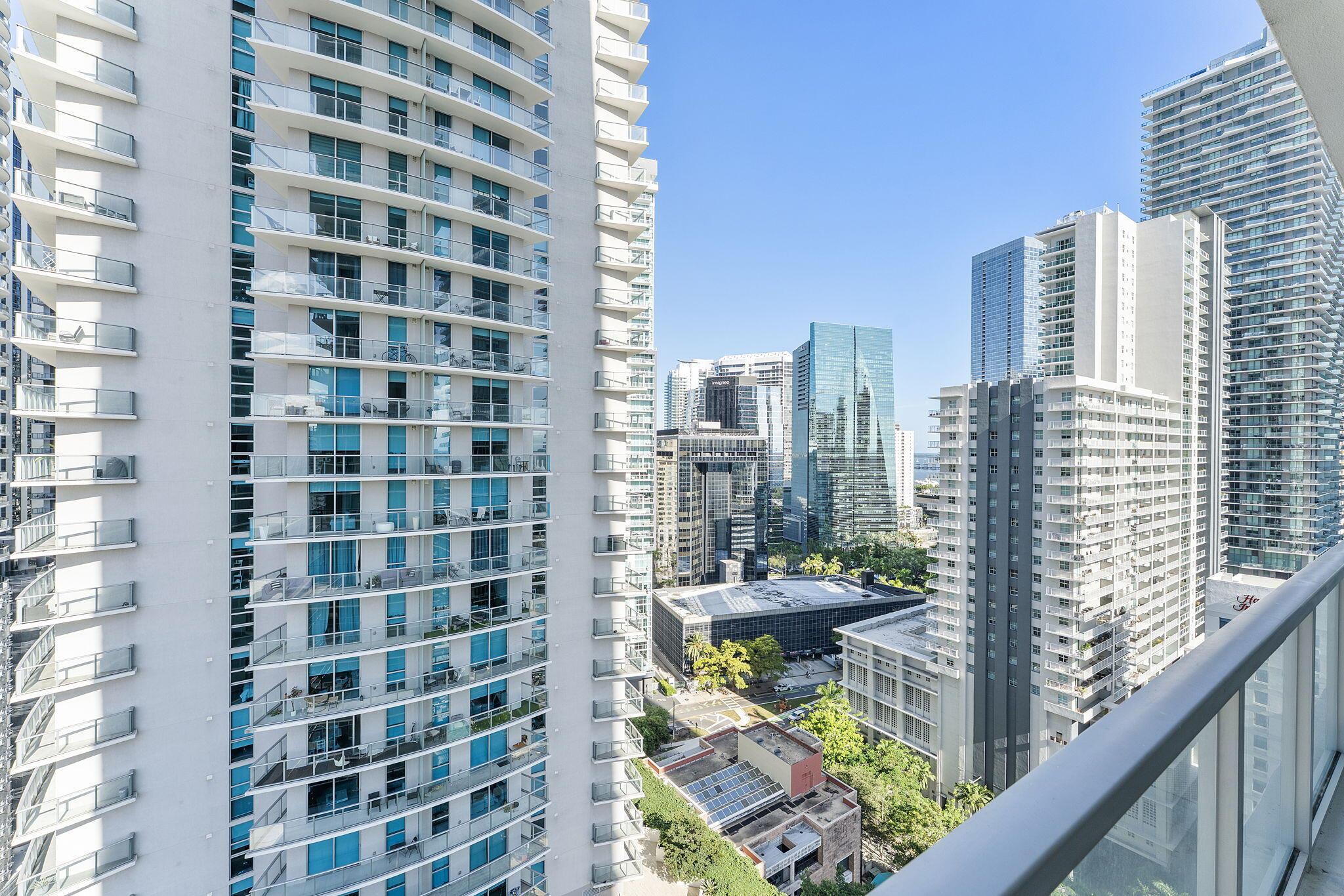 image The Axis On Brickell Ii C38