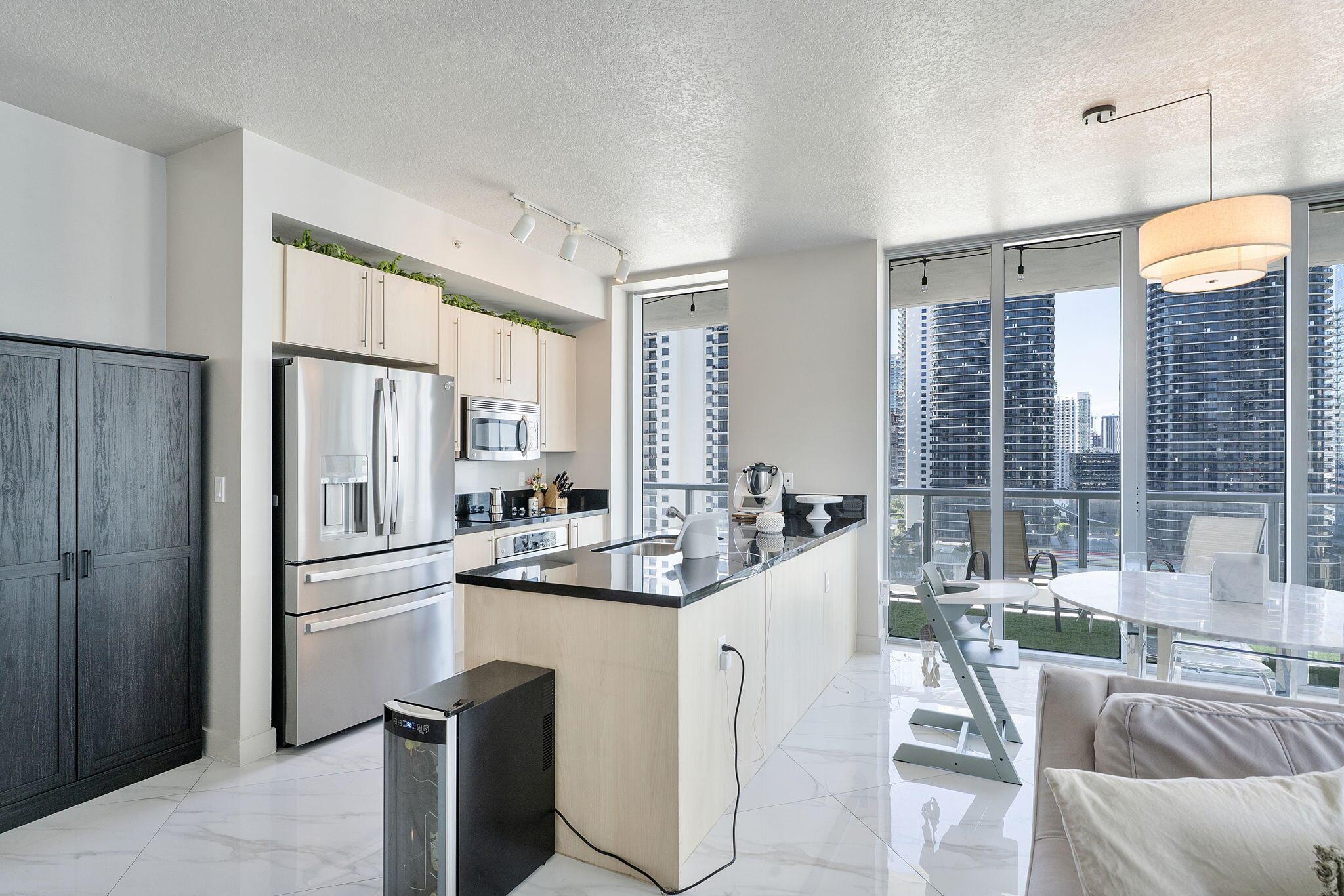 image The Axis On Brickell Ii C3