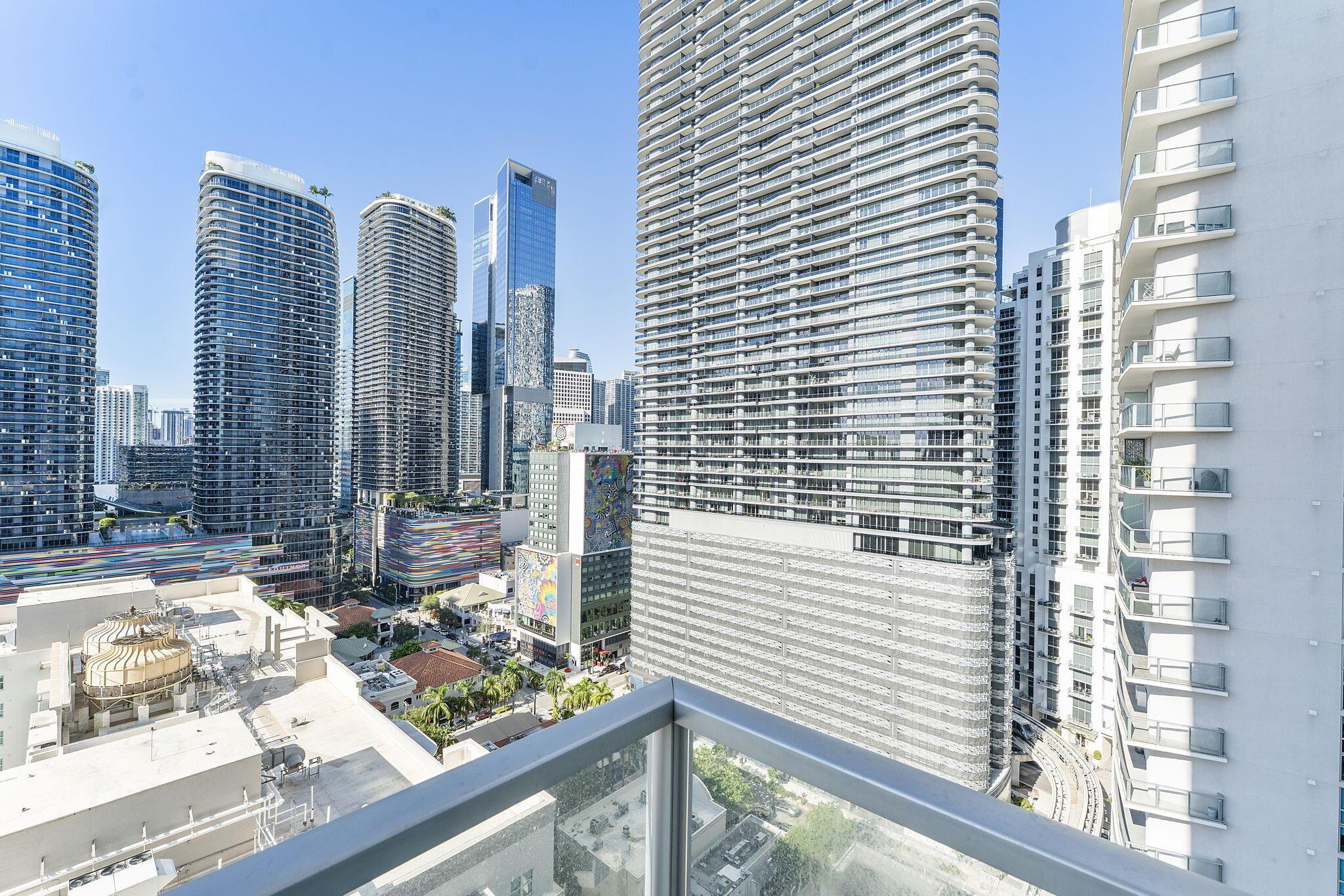 image The Axis On Brickell Ii C39