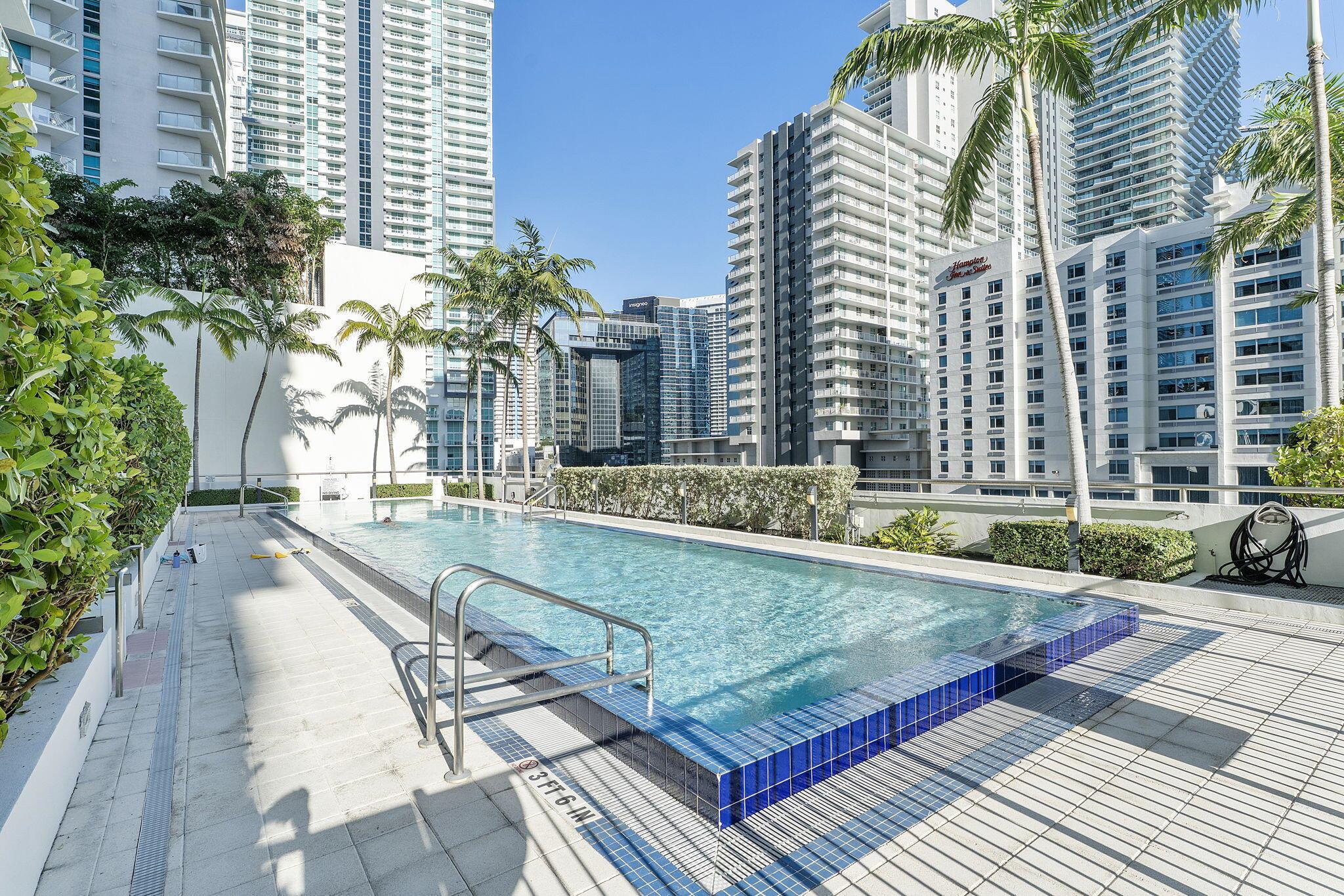 image The Axis On Brickell Ii C42