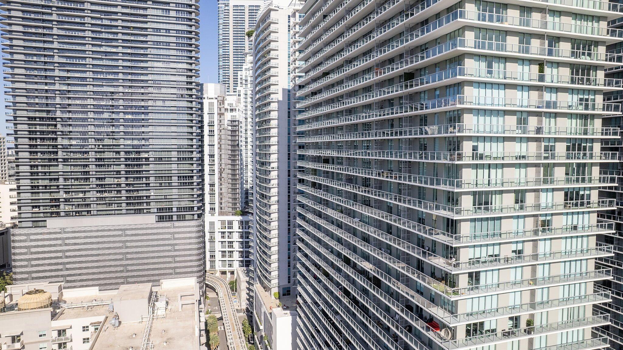 image The Axis On Brickell Ii C51
