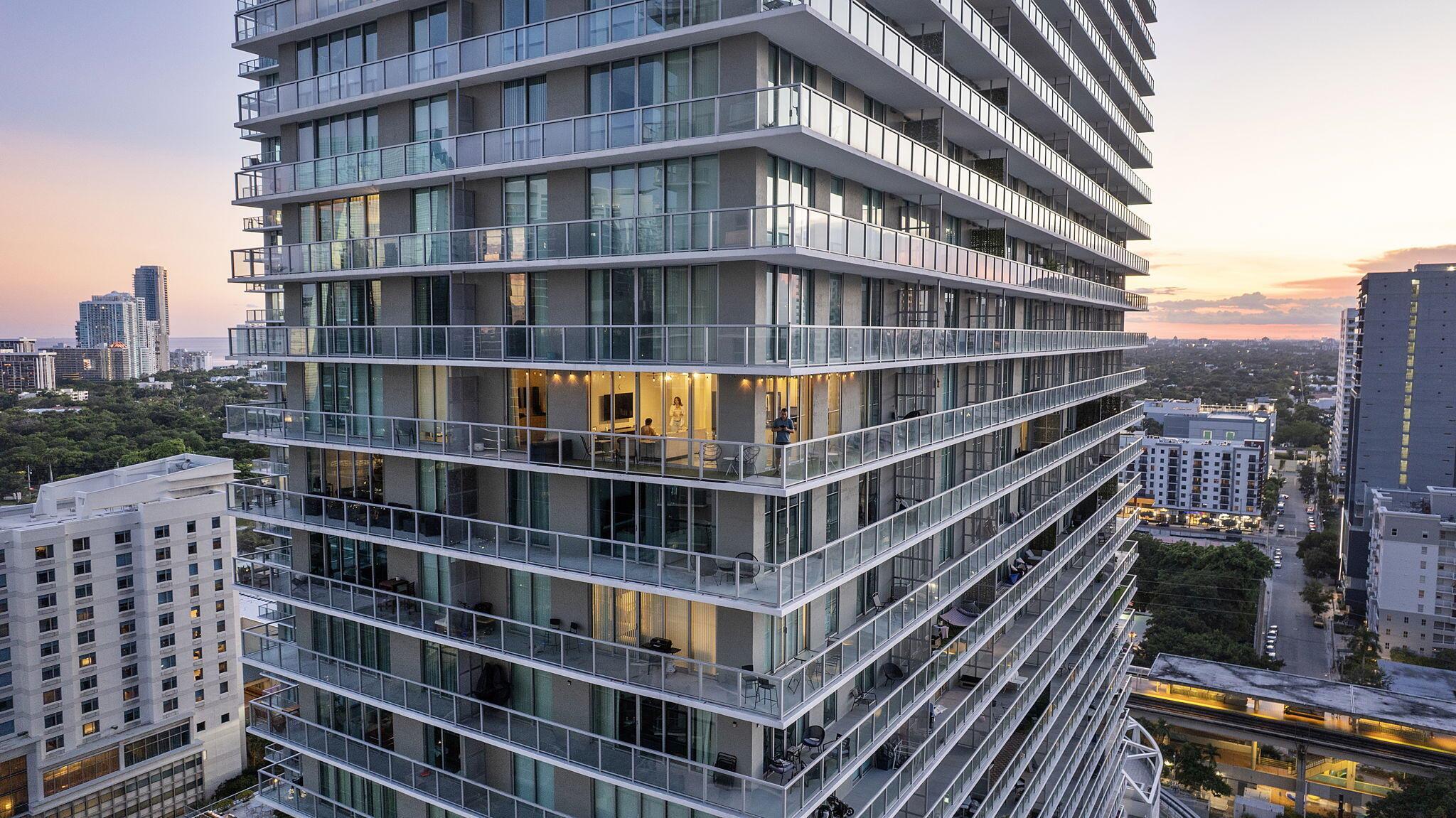 image The Axis On Brickell Ii C57