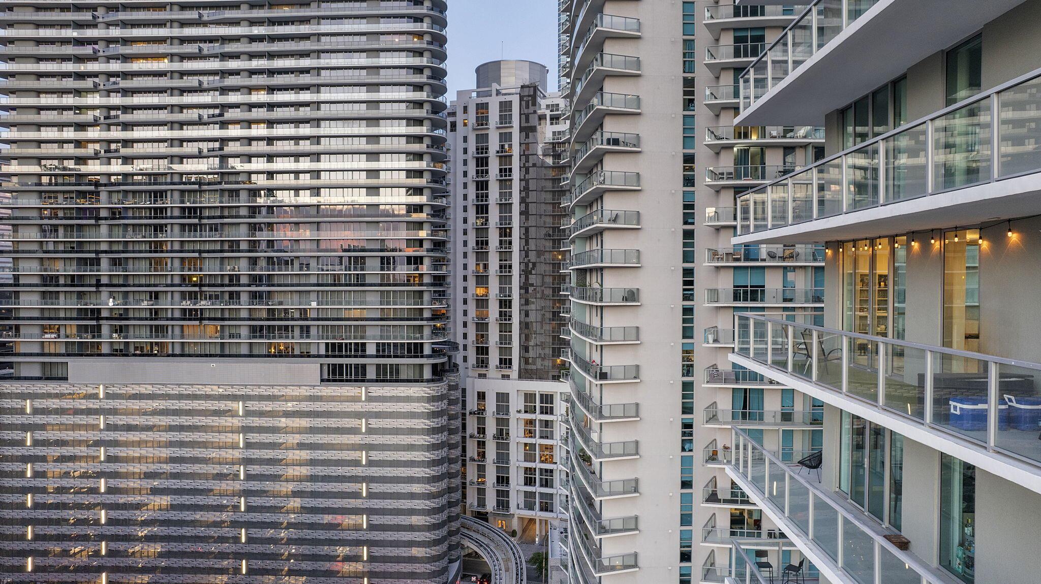 image The Axis On Brickell Ii C59