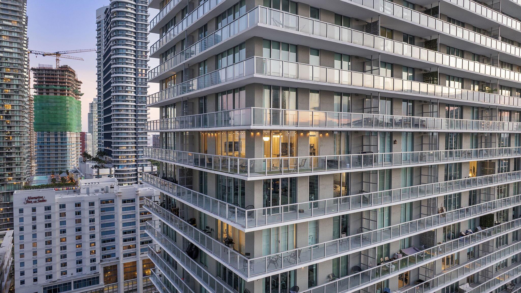 image The Axis On Brickell Ii C60