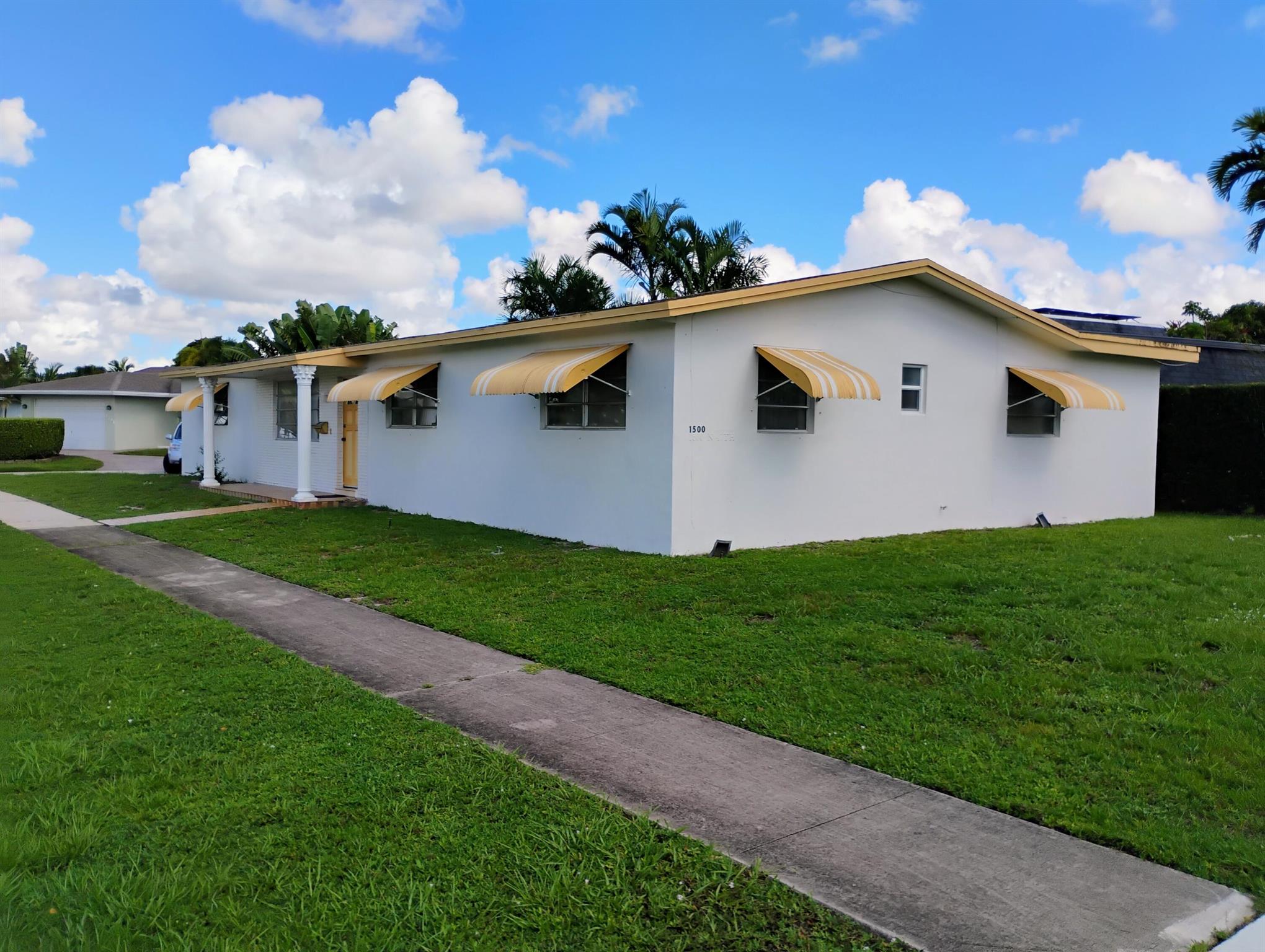 1500 N 47th Ave