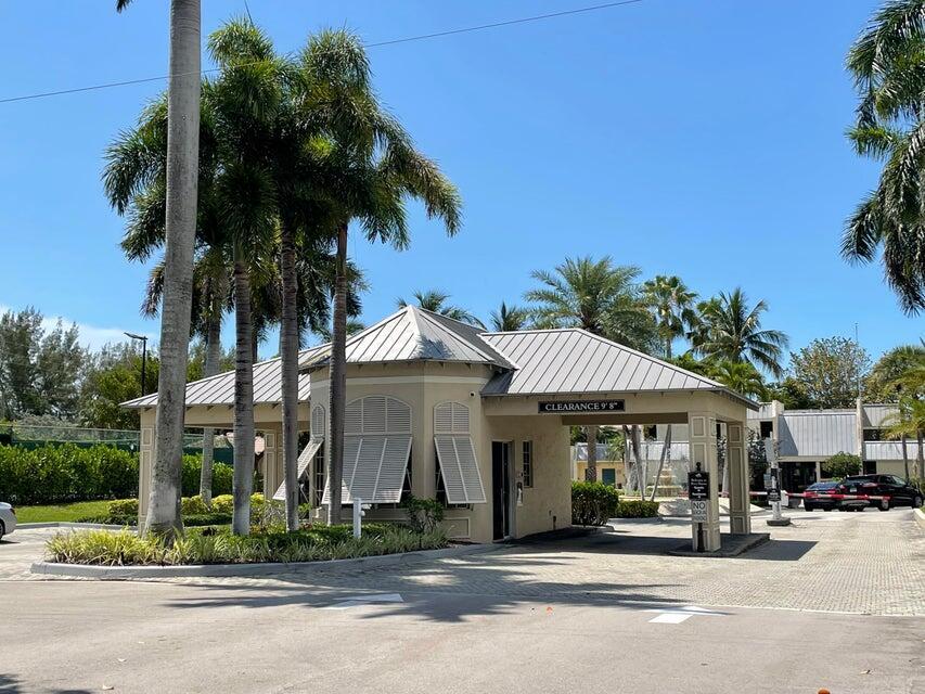 22 Royal Palm 5040th Way #504