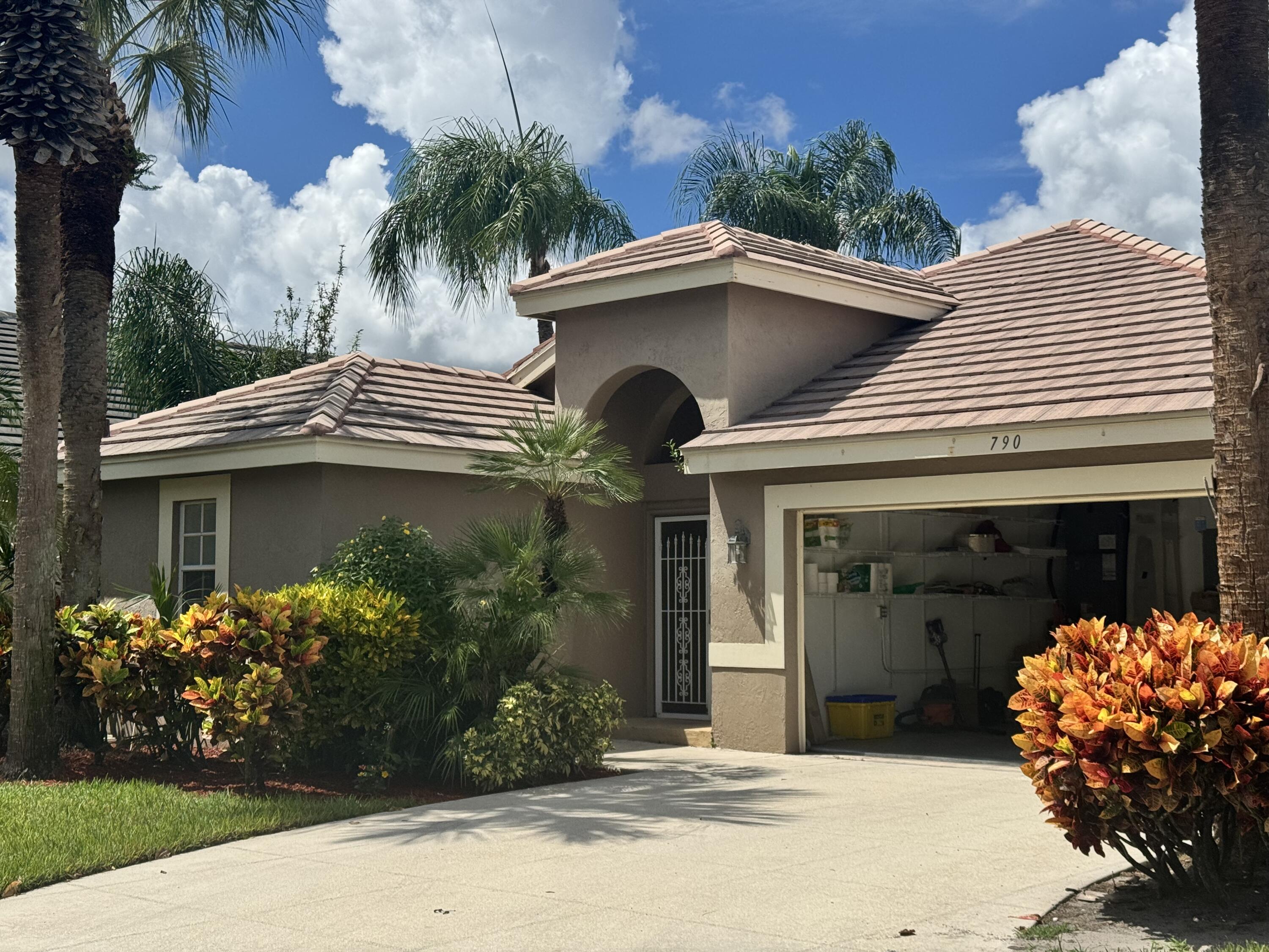 790 Clearbrook Park Cir