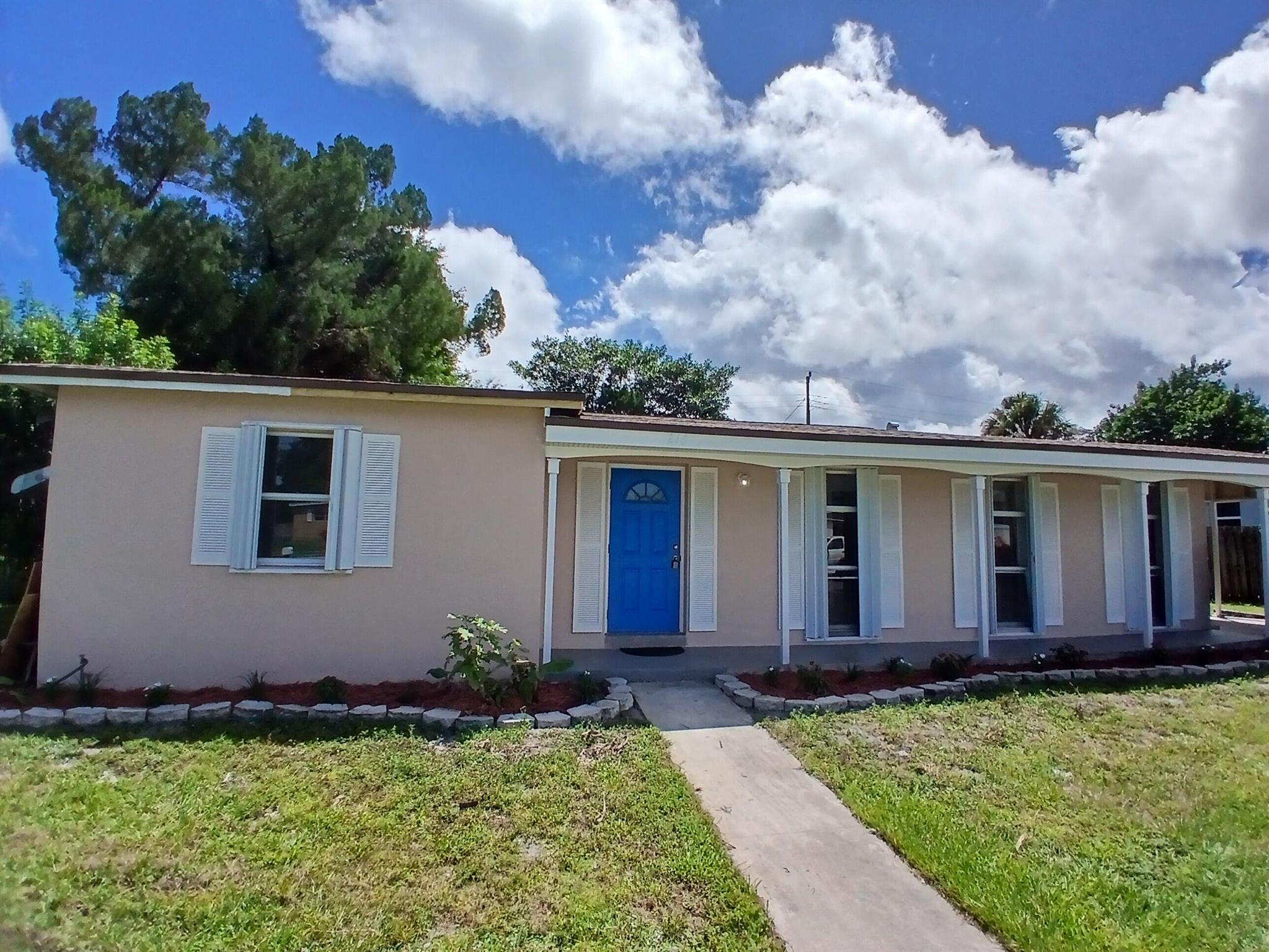 216 NE Prima Vis Blvd