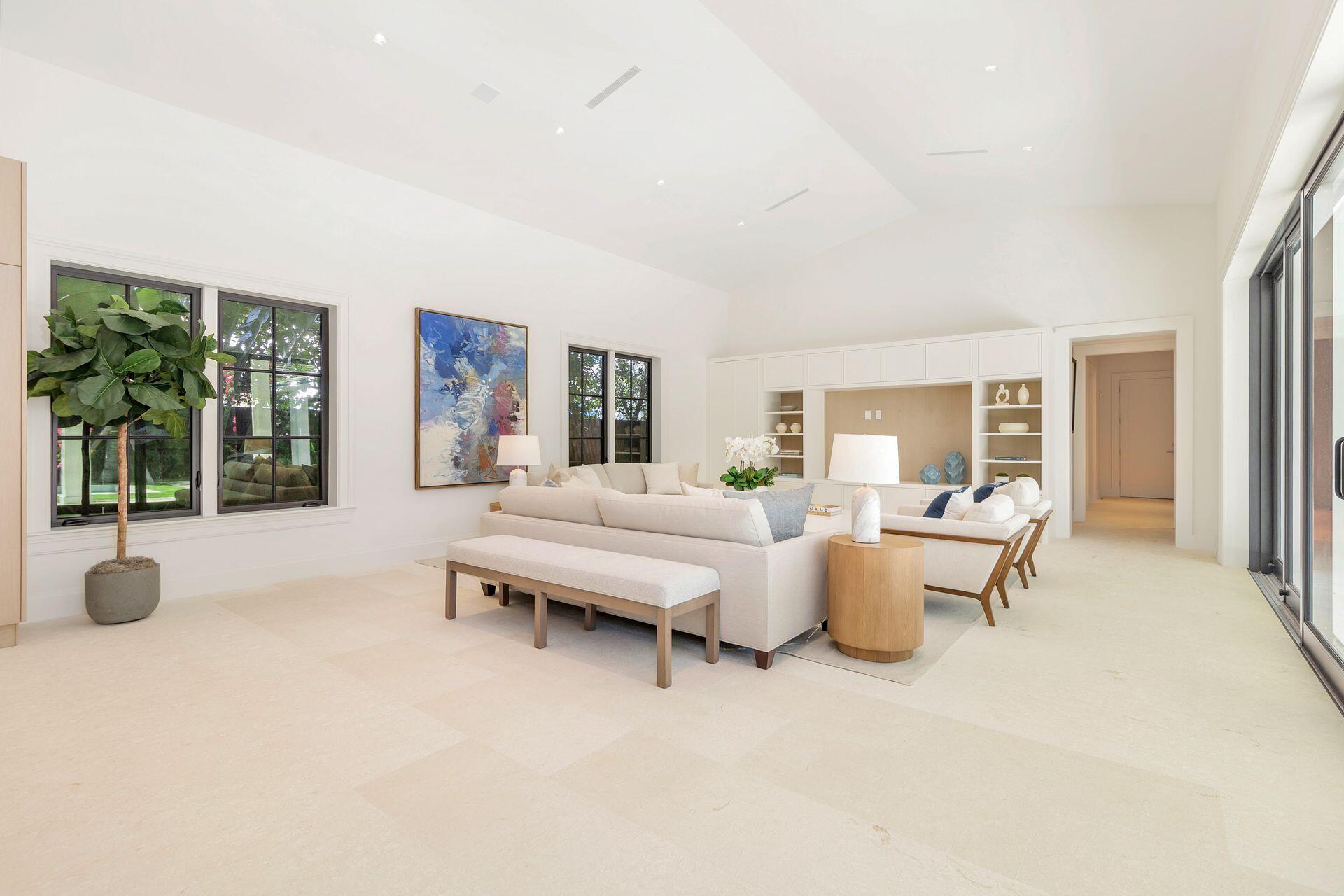 215 Summa St West Palm Beach, FL 33405 215 Summa St West Palm Beach, FL 33405