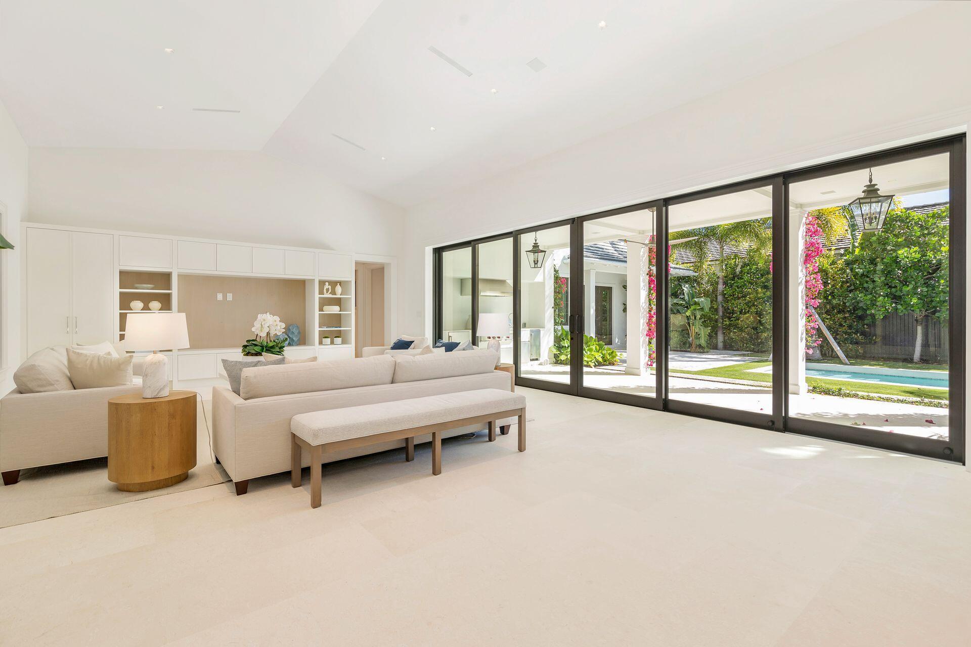 215 Summa St West Palm Beach, FL 33405 215 Summa St West Palm Beach, FL 33405