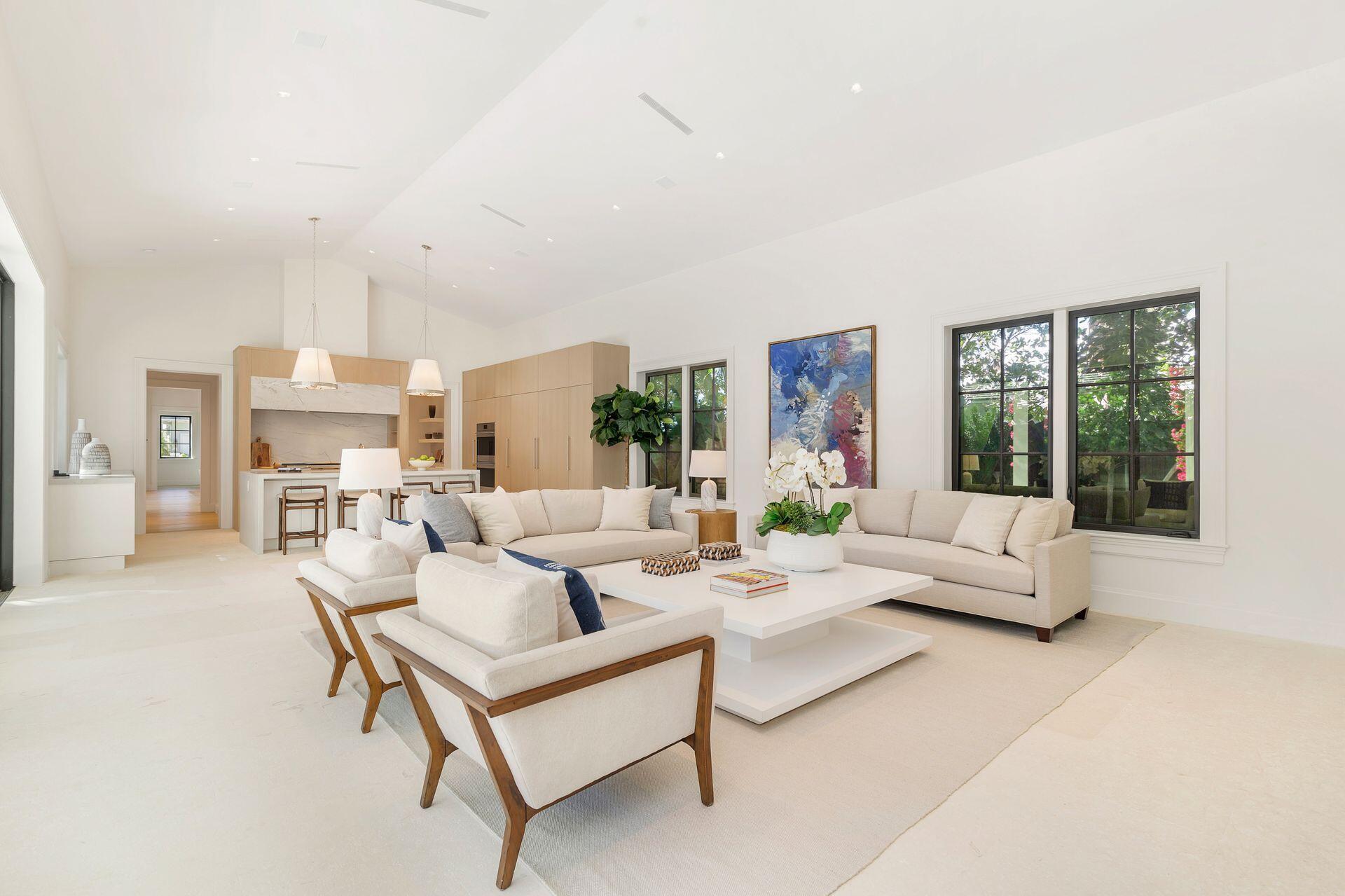 215 Summa St West Palm Beach, FL 33405 215 Summa St West Palm Beach, FL 33405