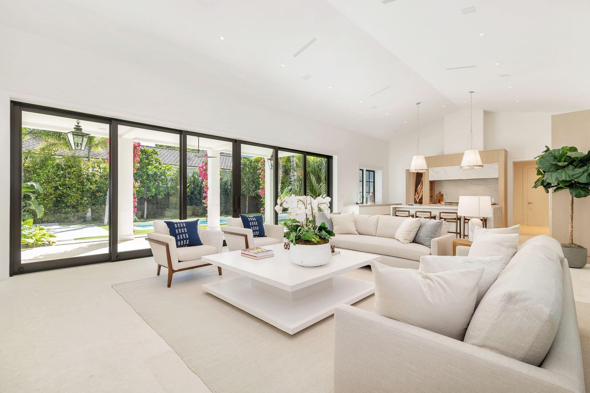 215 Summa St West Palm Beach, FL 33405 215 Summa St West Palm Beach, FL 33405