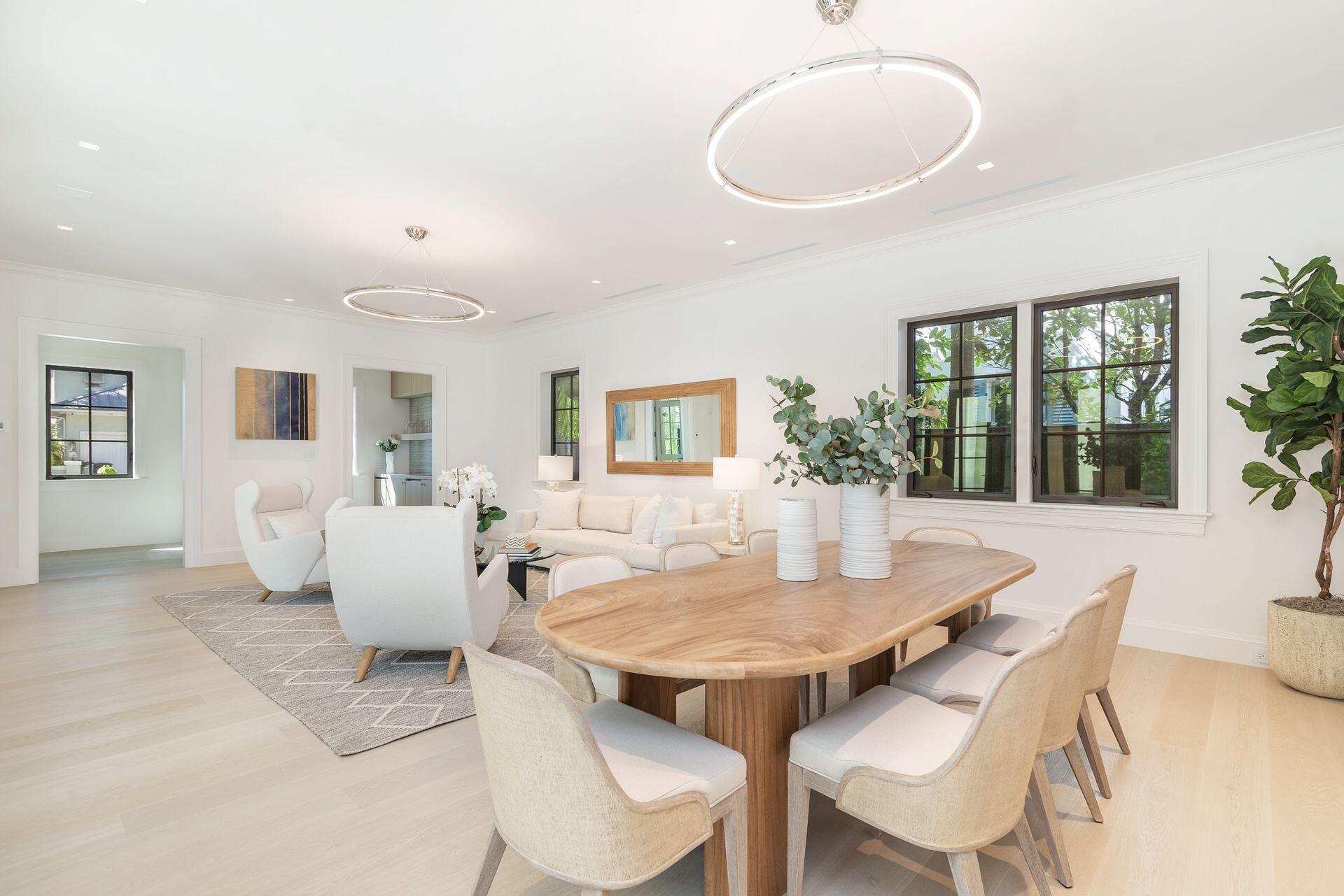 215 Summa St West Palm Beach, FL 33405 215 Summa St West Palm Beach, FL 33405