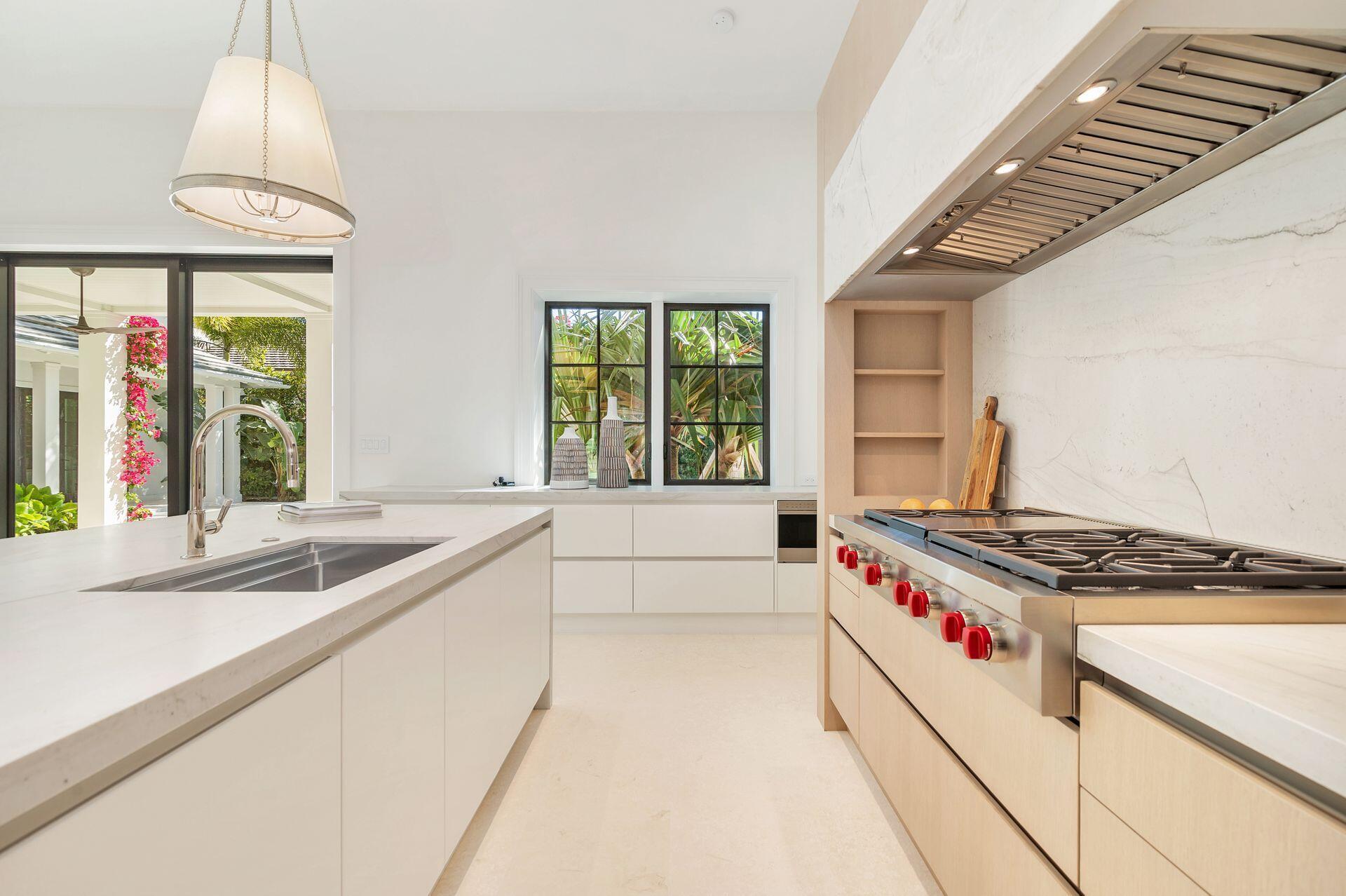 215 Summa St West Palm Beach, FL 33405 215 Summa St West Palm Beach, FL 33405