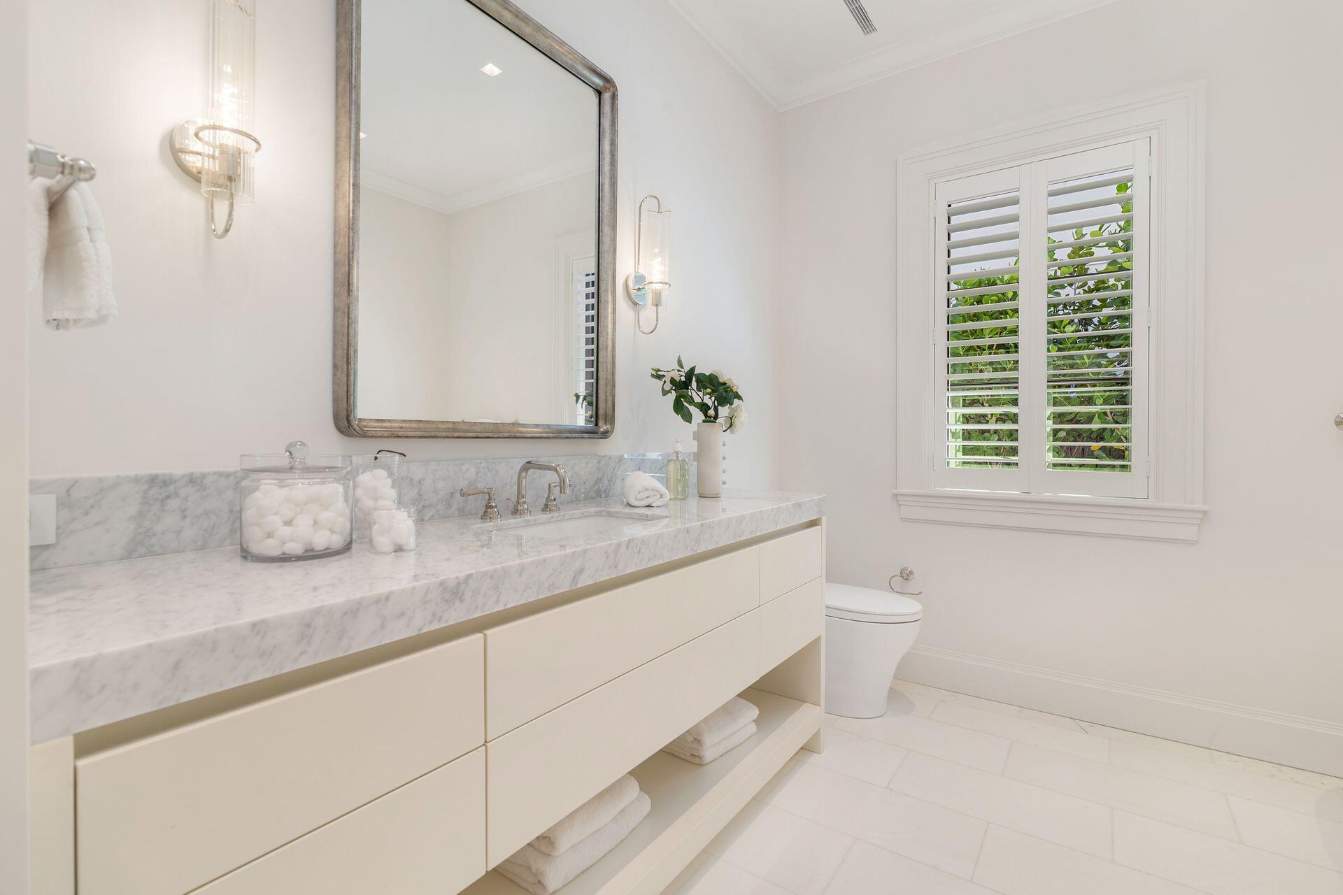 215 Summa St West Palm Beach, FL 33405 215 Summa St West Palm Beach, FL 33405