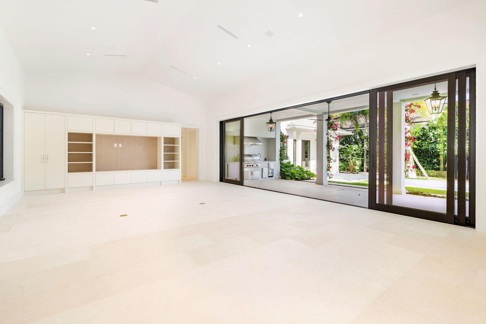 215 Summa St West Palm Beach, FL 33405 215 Summa St West Palm Beach, FL 33405