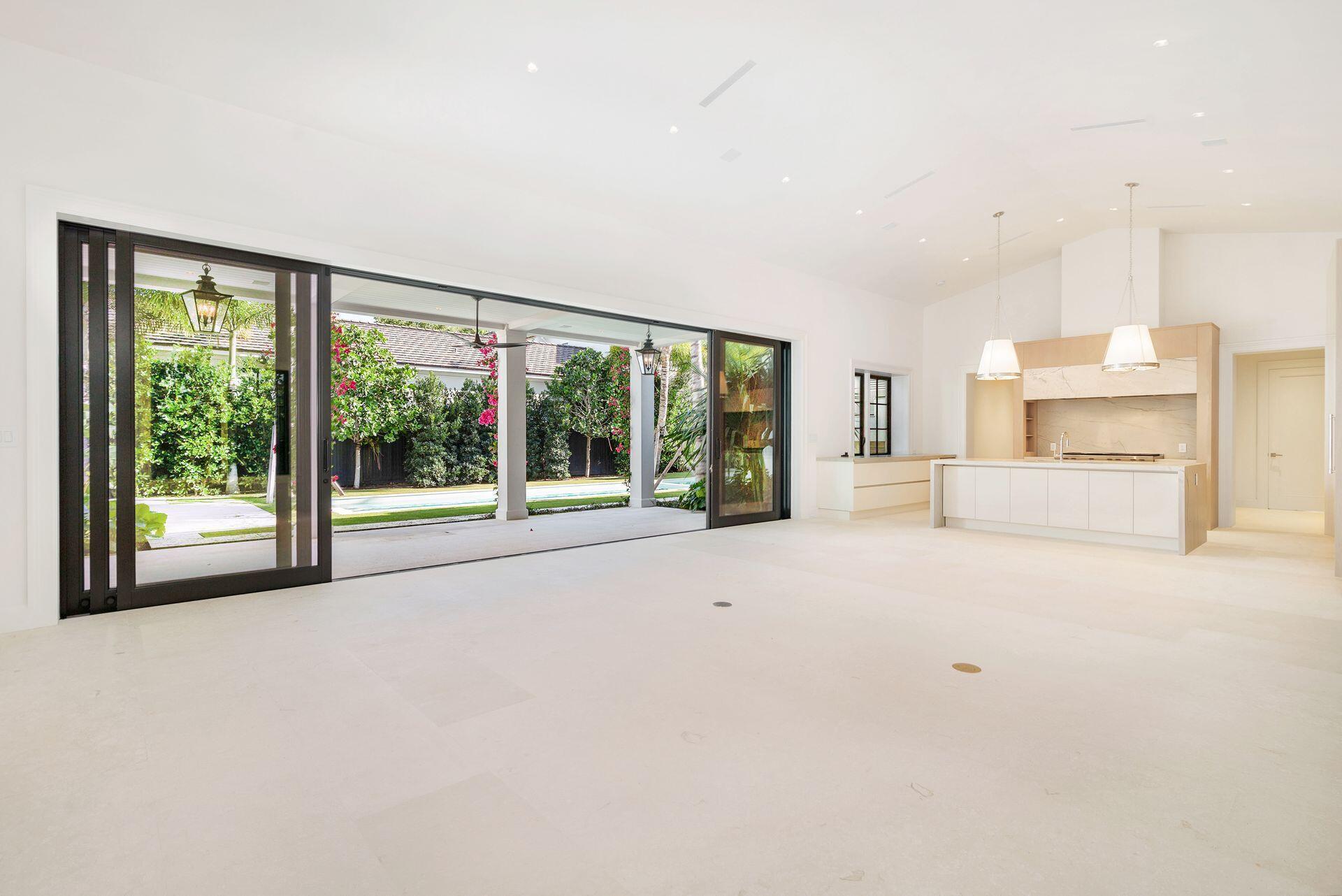 215 Summa St West Palm Beach, FL 33405 215 Summa St West Palm Beach, FL 33405