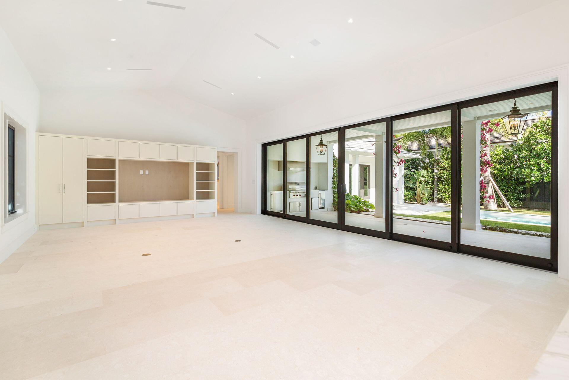 215 Summa St West Palm Beach, FL 33405 215 Summa St West Palm Beach, FL 33405