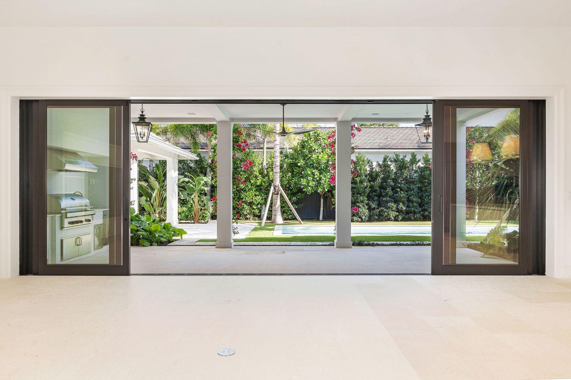 215 Summa St West Palm Beach, FL 33405 215 Summa St West Palm Beach, FL 33405