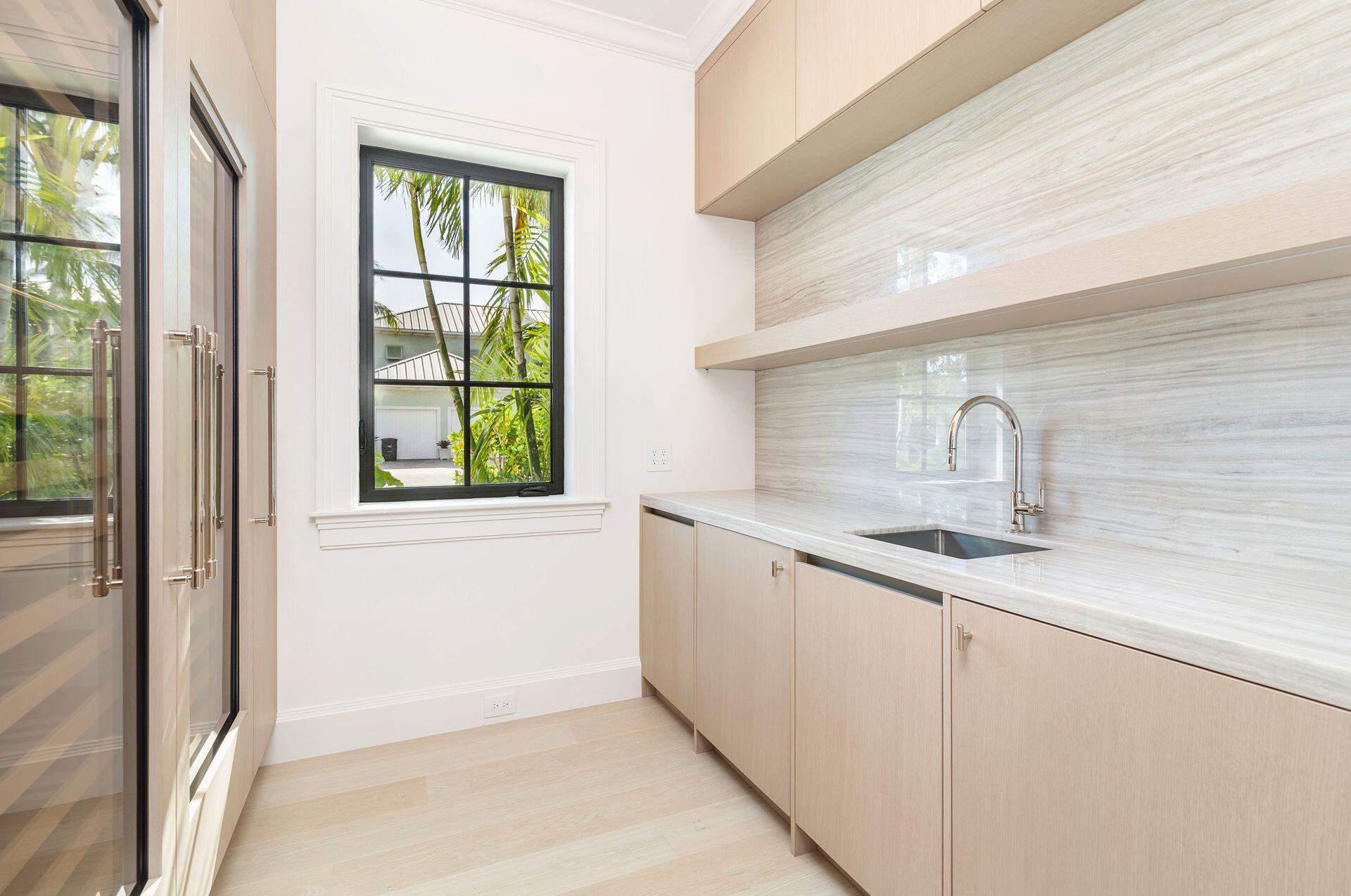 215 Summa St West Palm Beach, FL 33405 215 Summa St West Palm Beach, FL 33405