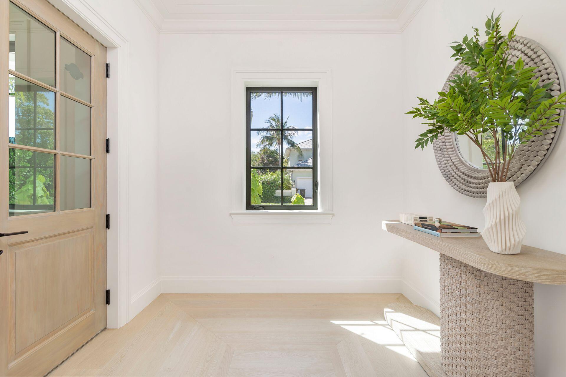 215 Summa St West Palm Beach, FL 33405 215 Summa St West Palm Beach, FL 33405
