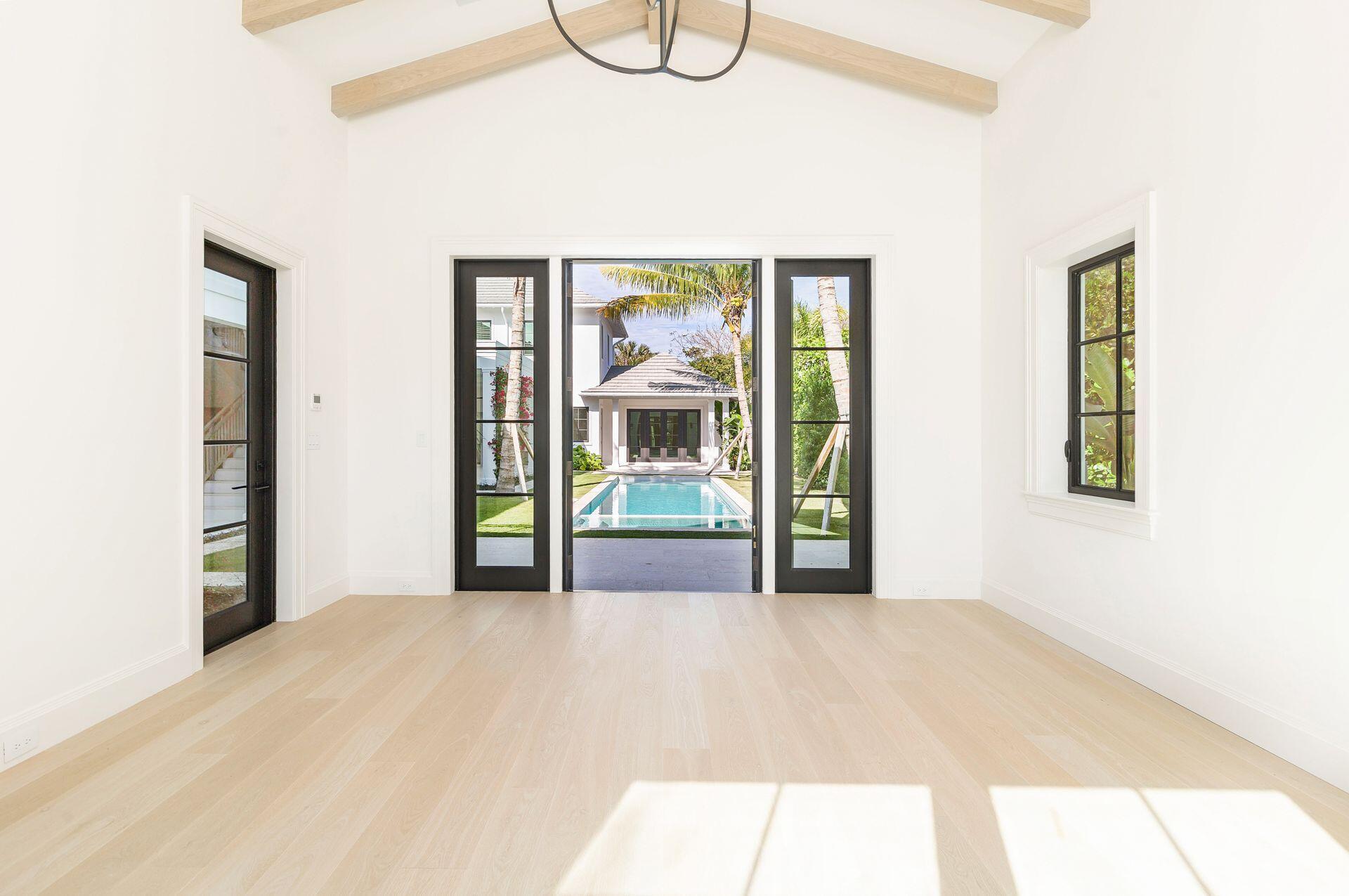 215 Summa St West Palm Beach, FL 33405 215 Summa St West Palm Beach, FL 33405