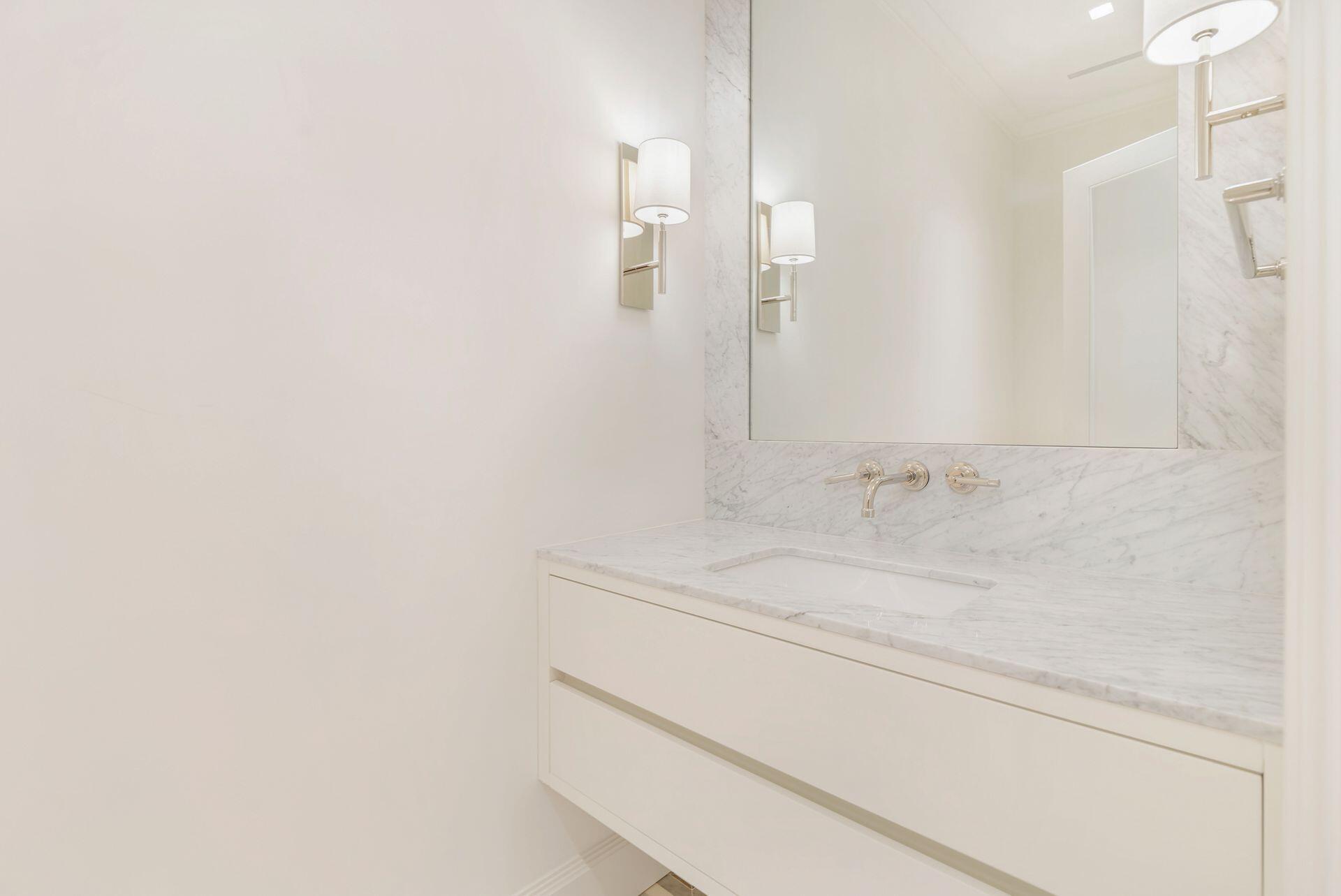 215 Summa St West Palm Beach, FL 33405 215 Summa St West Palm Beach, FL 33405