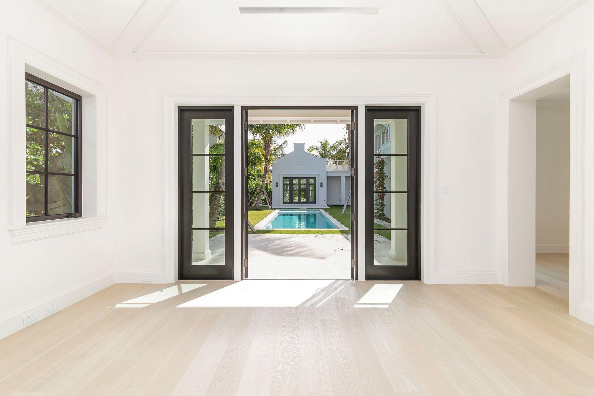 215 Summa St West Palm Beach, FL 33405 215 Summa St West Palm Beach, FL 33405