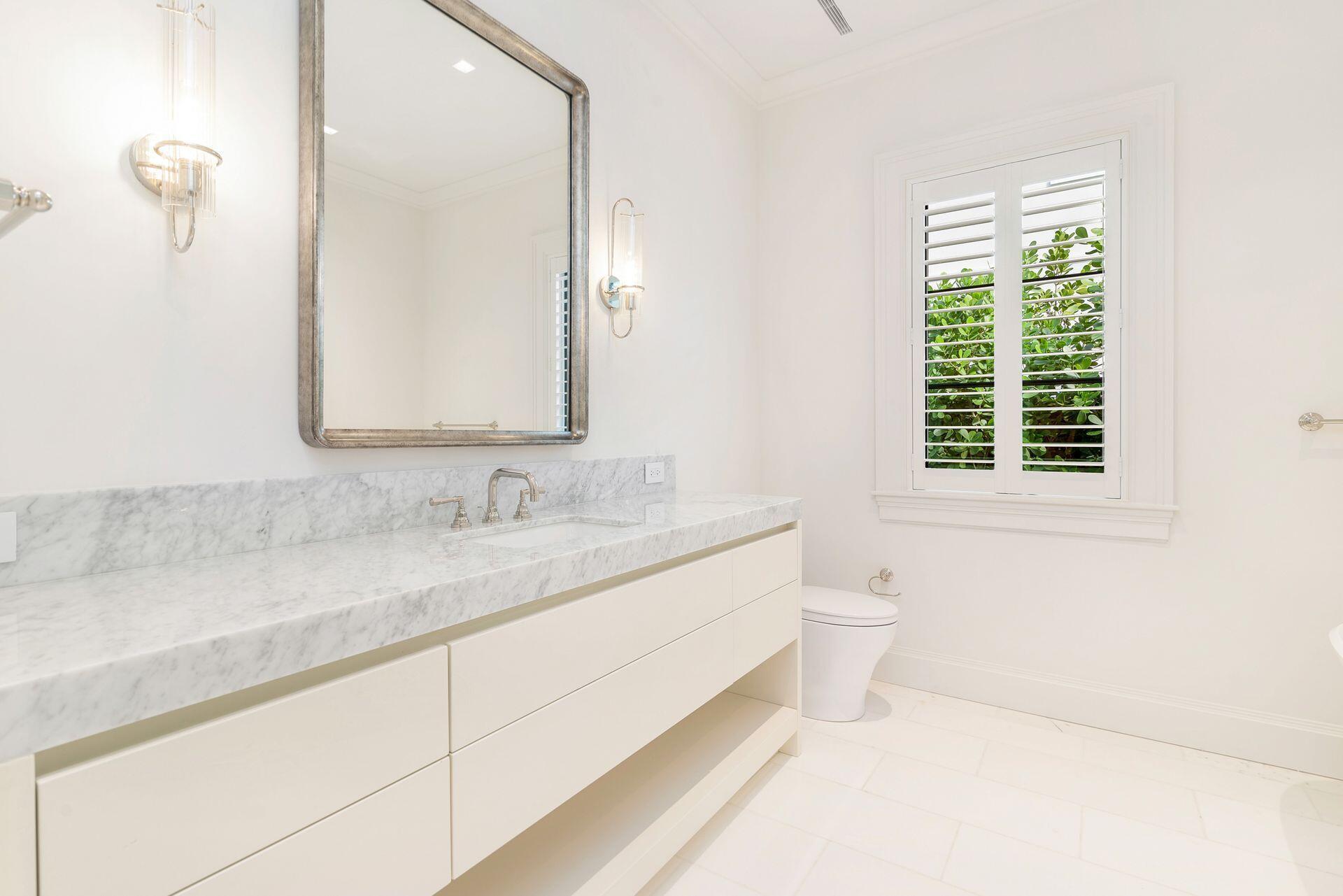 215 Summa St West Palm Beach, FL 33405 215 Summa St West Palm Beach, FL 33405