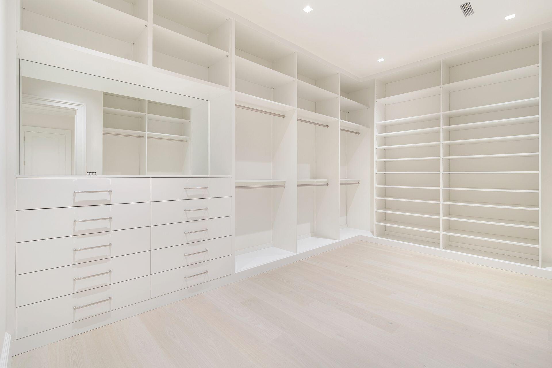 215 Summa St West Palm Beach, FL 33405 215 Summa St West Palm Beach, FL 33405