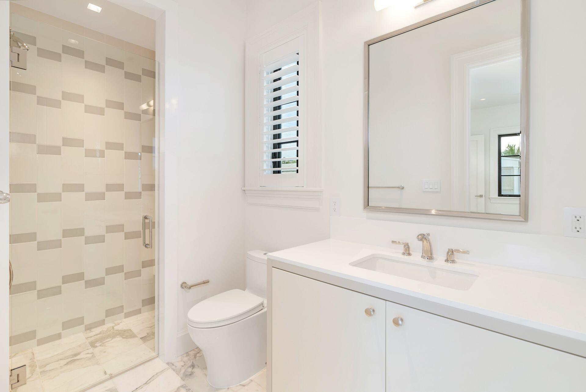 215 Summa St West Palm Beach, FL 33405 215 Summa St West Palm Beach, FL 33405